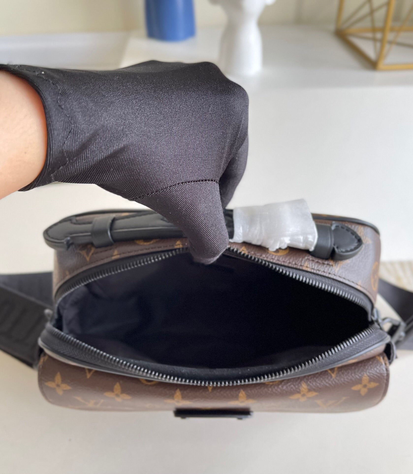 [TOP] Louis Vuitton LV Monogram Unisex Macassar S Lock Messenger Bag 22*18*8cm - Black