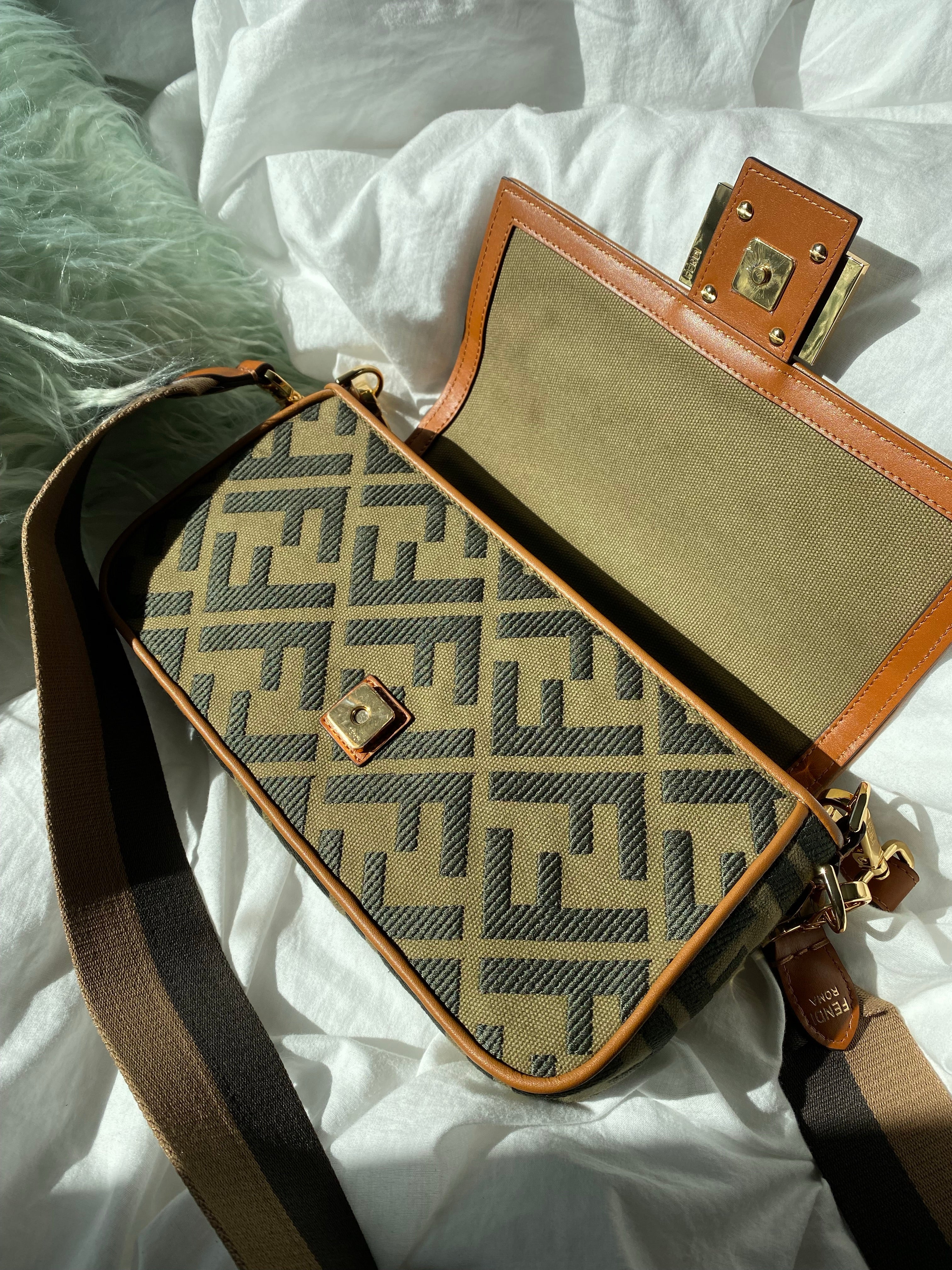 [TOP] FENDI Baguette Canvas Crossbody Bag - Brown