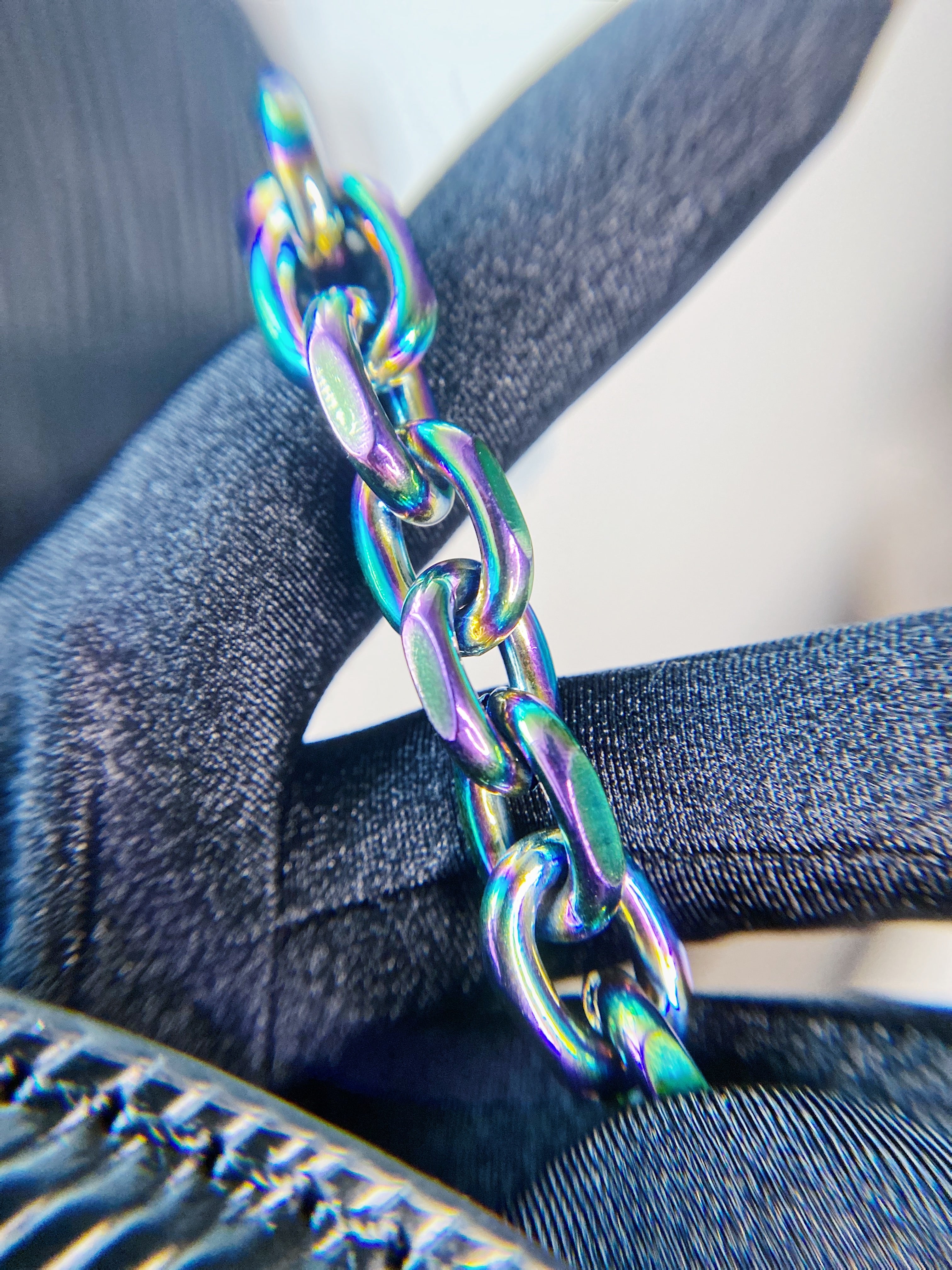 [TOP] Louis Vuitton LV £V Epi Twist Chain Bag 23X17X9.5CM - BLACK