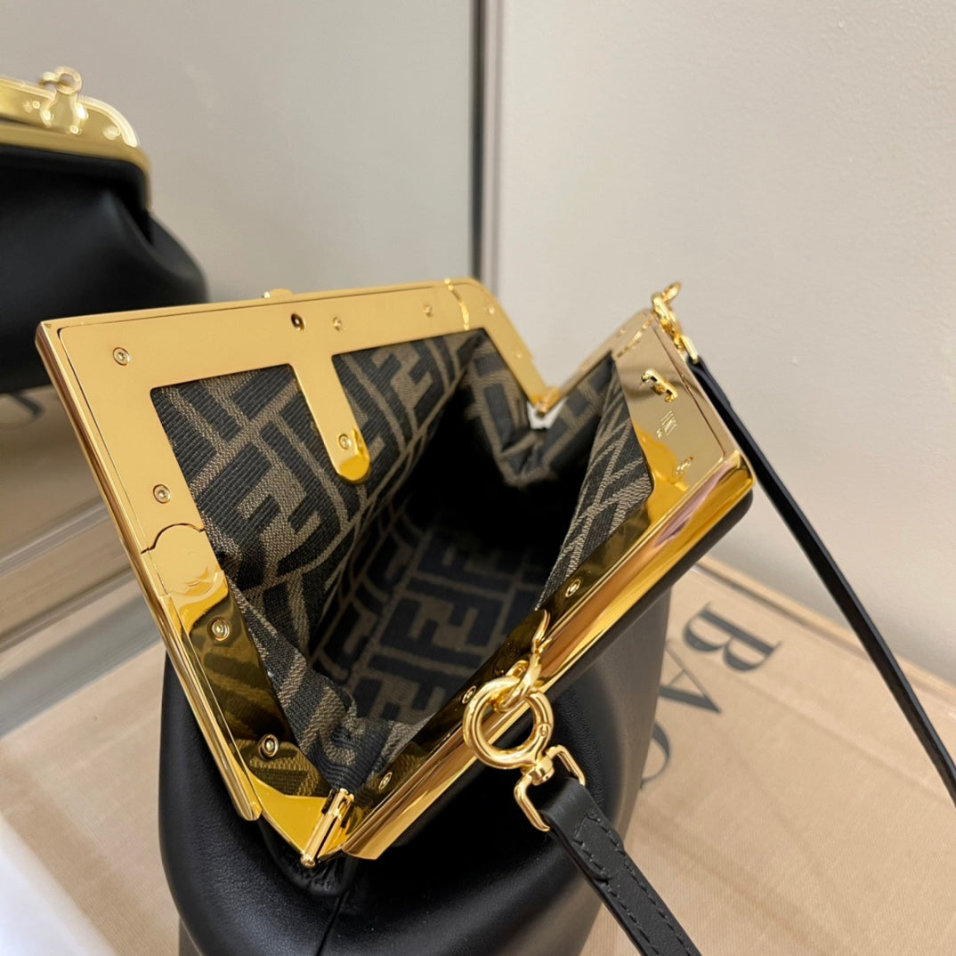[TOP] FENDI FENDI First Small Bag - Black