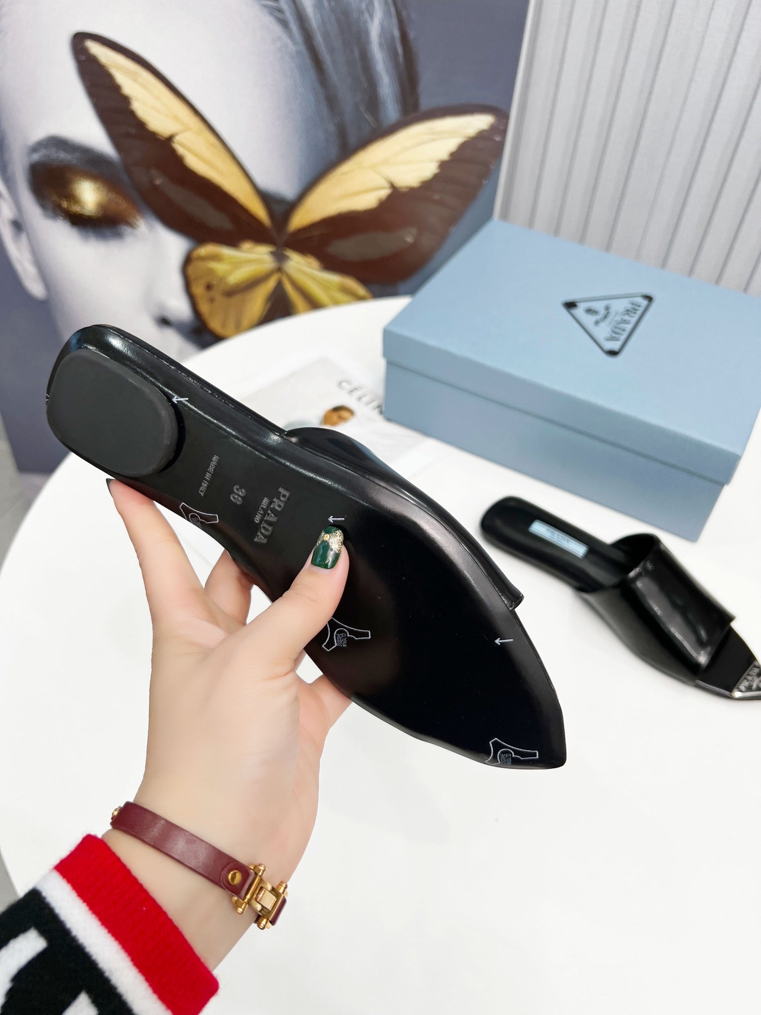 [TOP] PRADA Sleek Line Enamel Triangle Logo Brushed Leather - Black