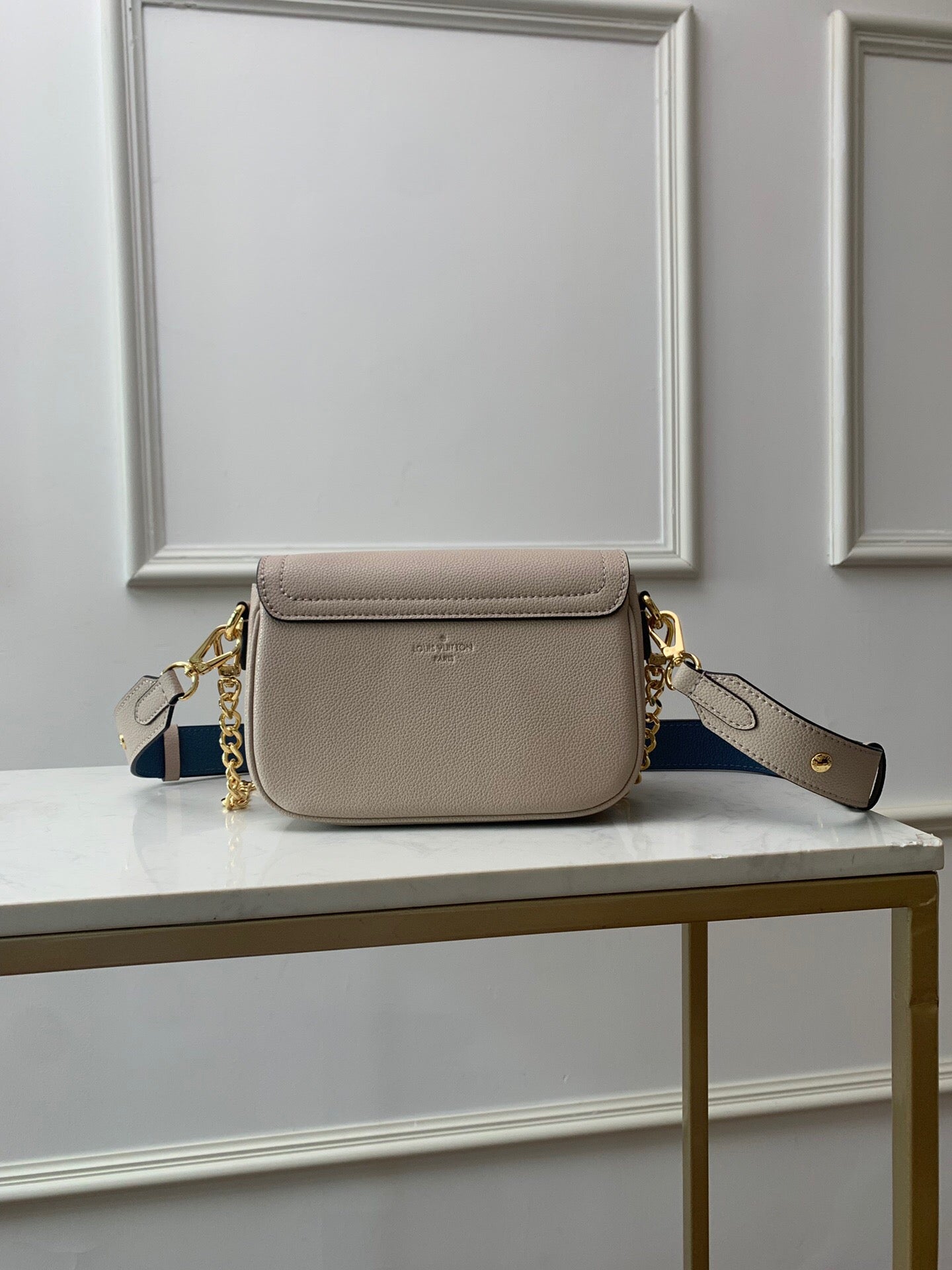 [TOP] Louis Vuitton LV  Lockme Tender Bag 19x13x8CM- Cream