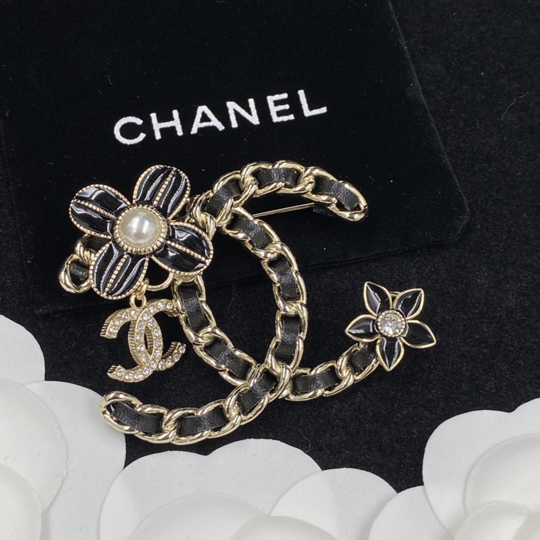 [TOP] CHANEL Brooch Collections