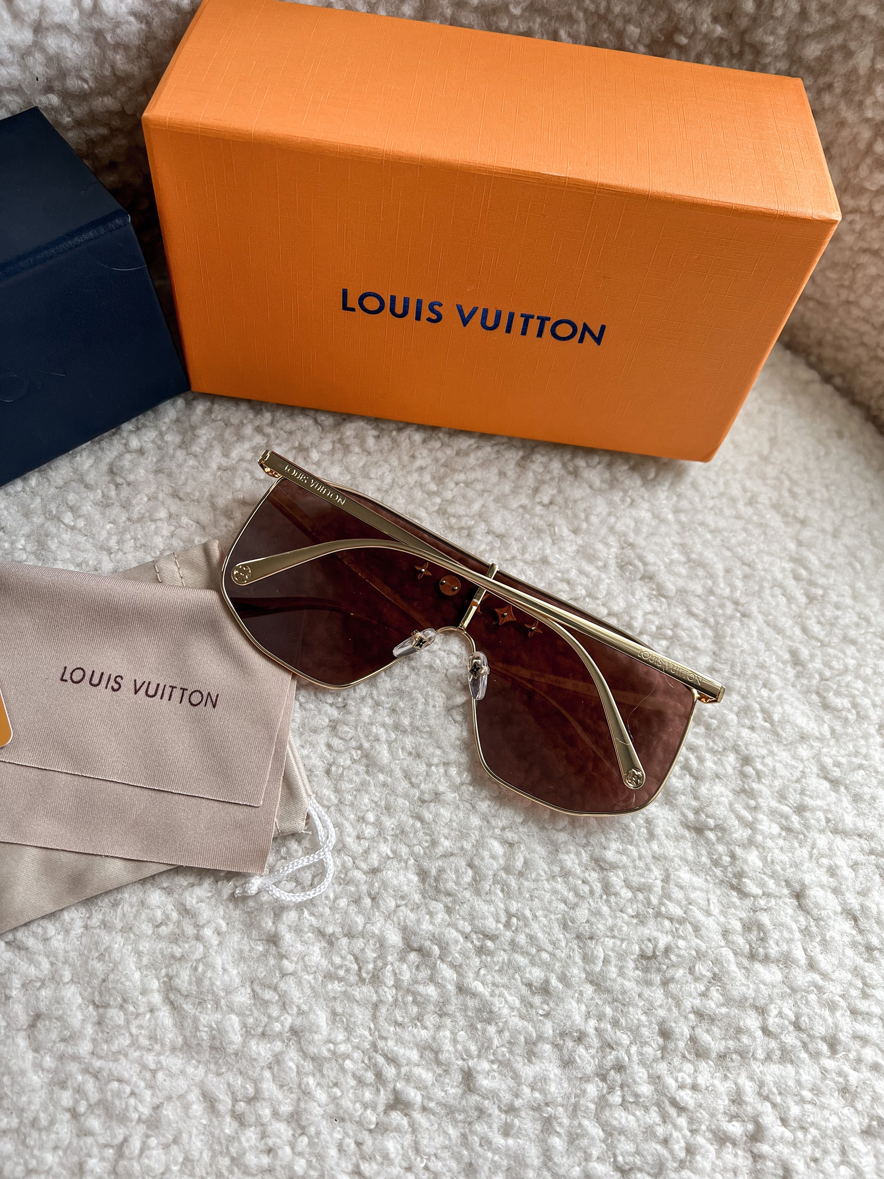 [TOP] Louis Vuitton LV L*V Golden Mask Sunglasses Gold Metal