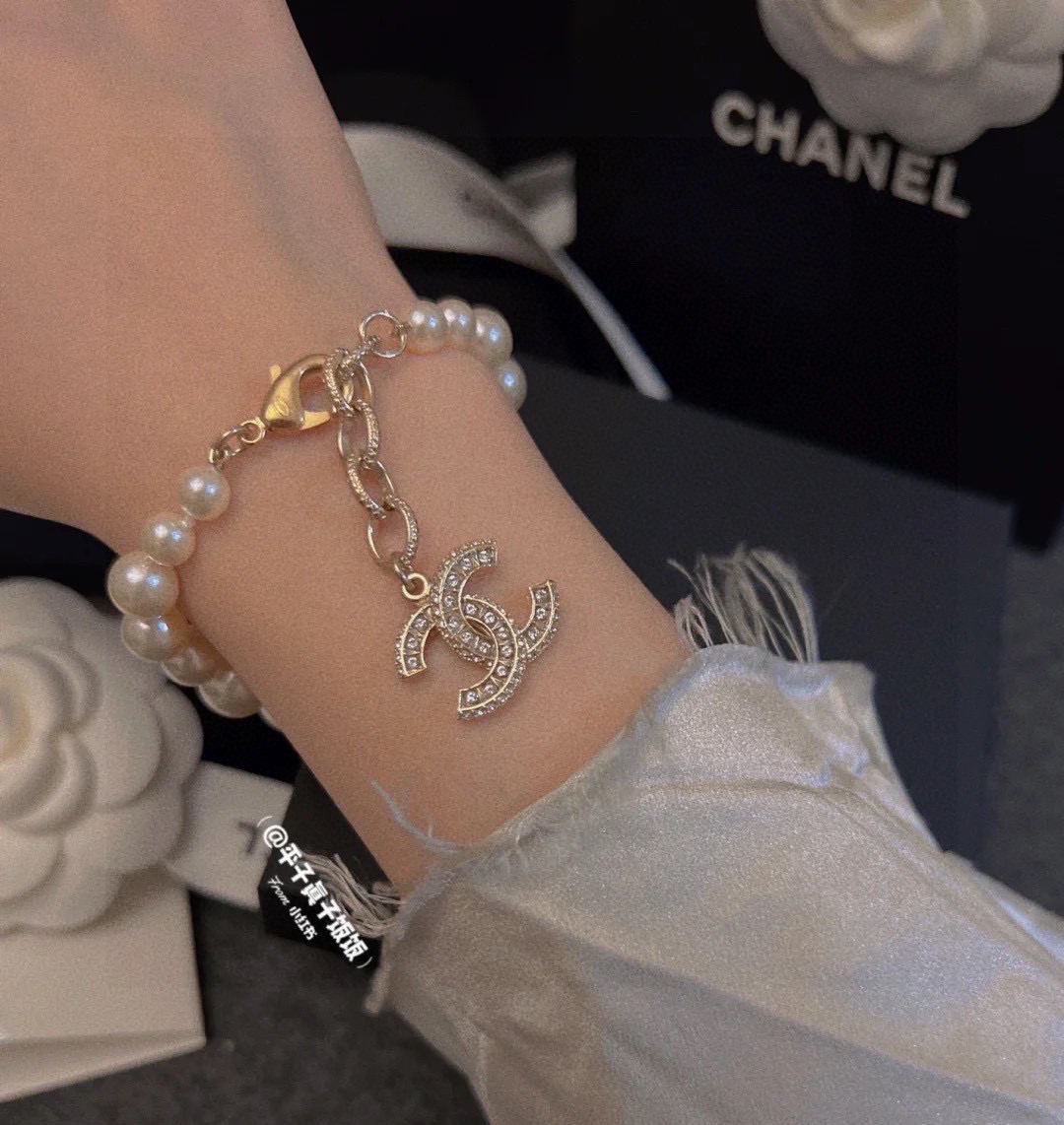 [TOP] CHANEL Diamonds Logo Pearls Bracelet