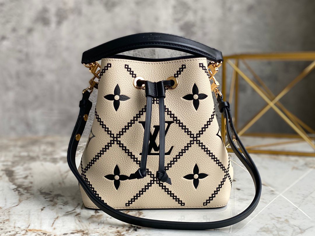 [TOP] Louis Vuitton LV  NoeBB Bucket Bag 24x22x15cm - Cream and Black