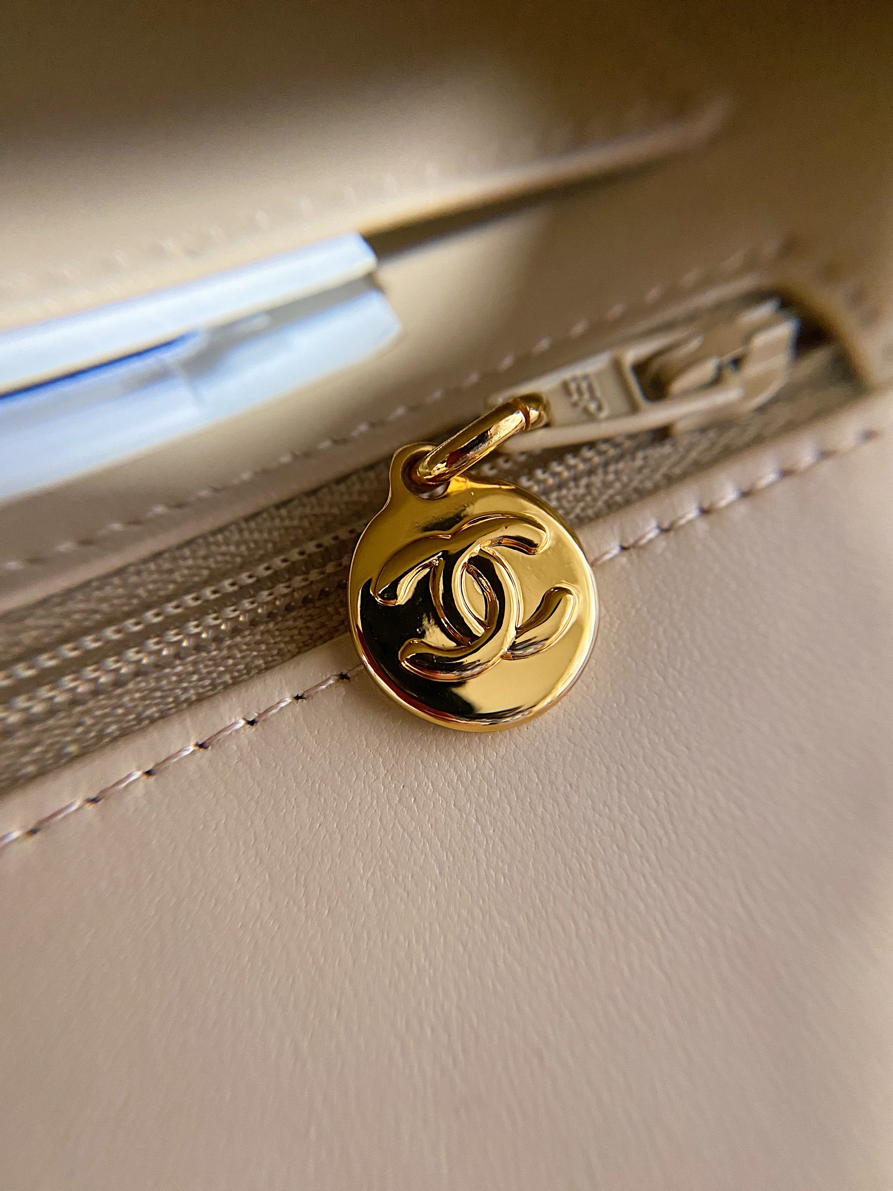 [TOP] CHANEL Diana Small Flap Bag - Beige & GHW