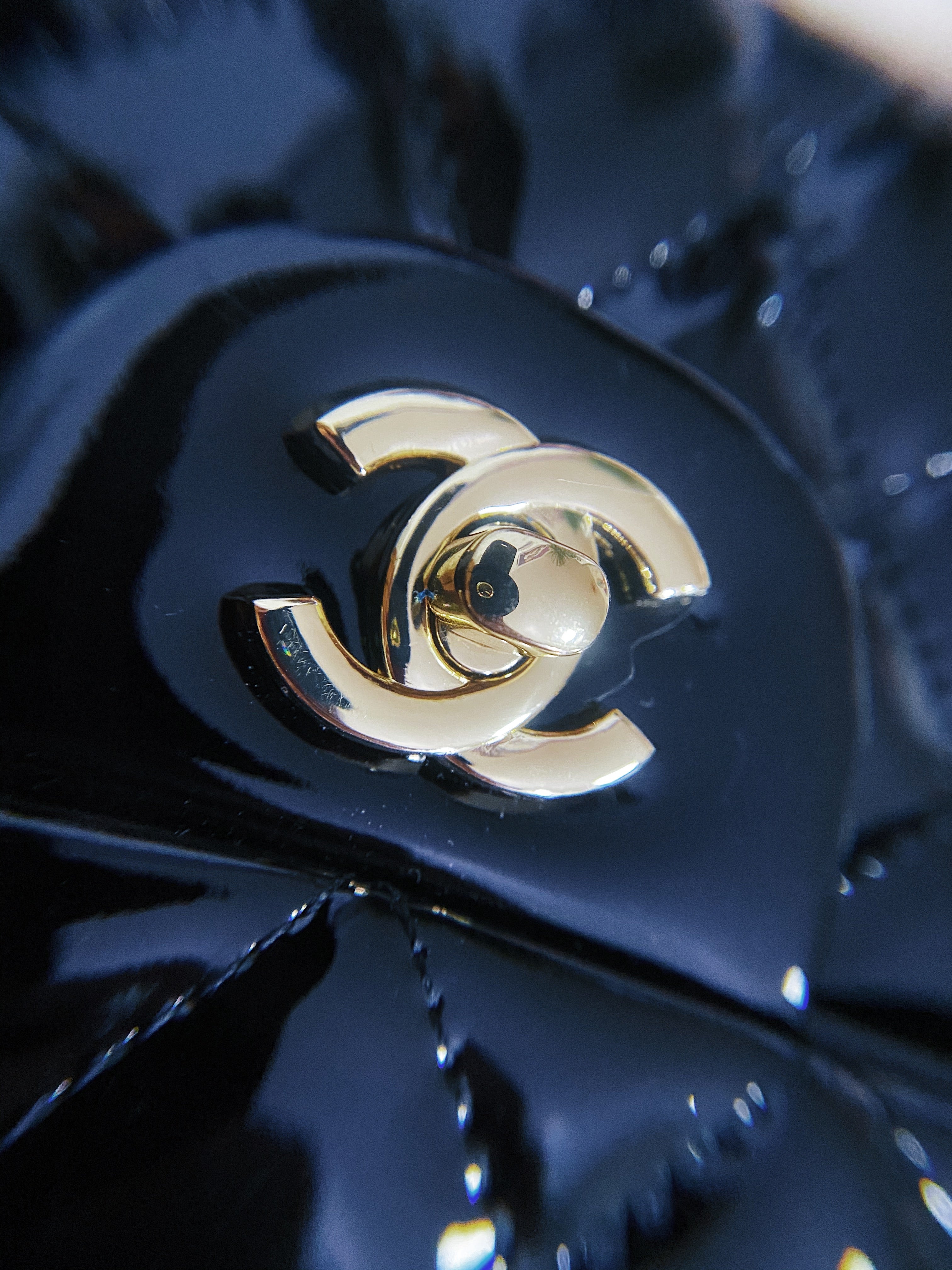 [TOP] CHANEL Classic Flap Bag Patent Medium 25.5cm – Black & GHW