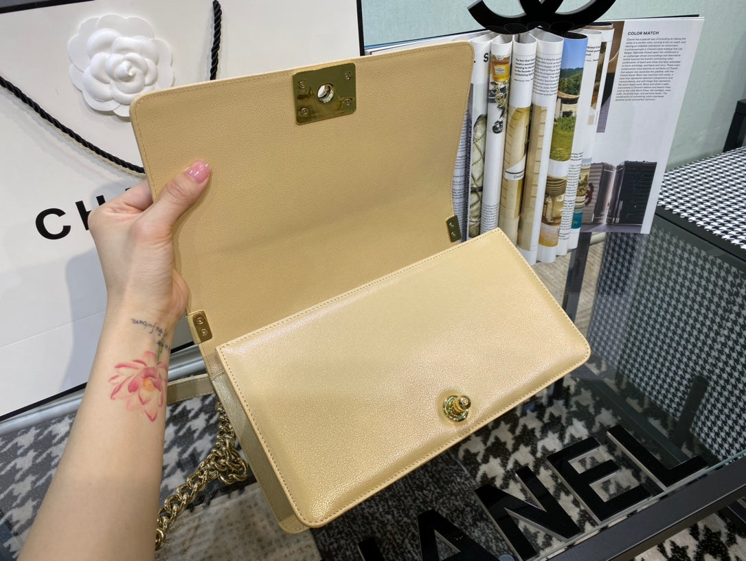 [TOP] CHANEL Le Boy Bag Caviar Skin Medium 25cm - Beige