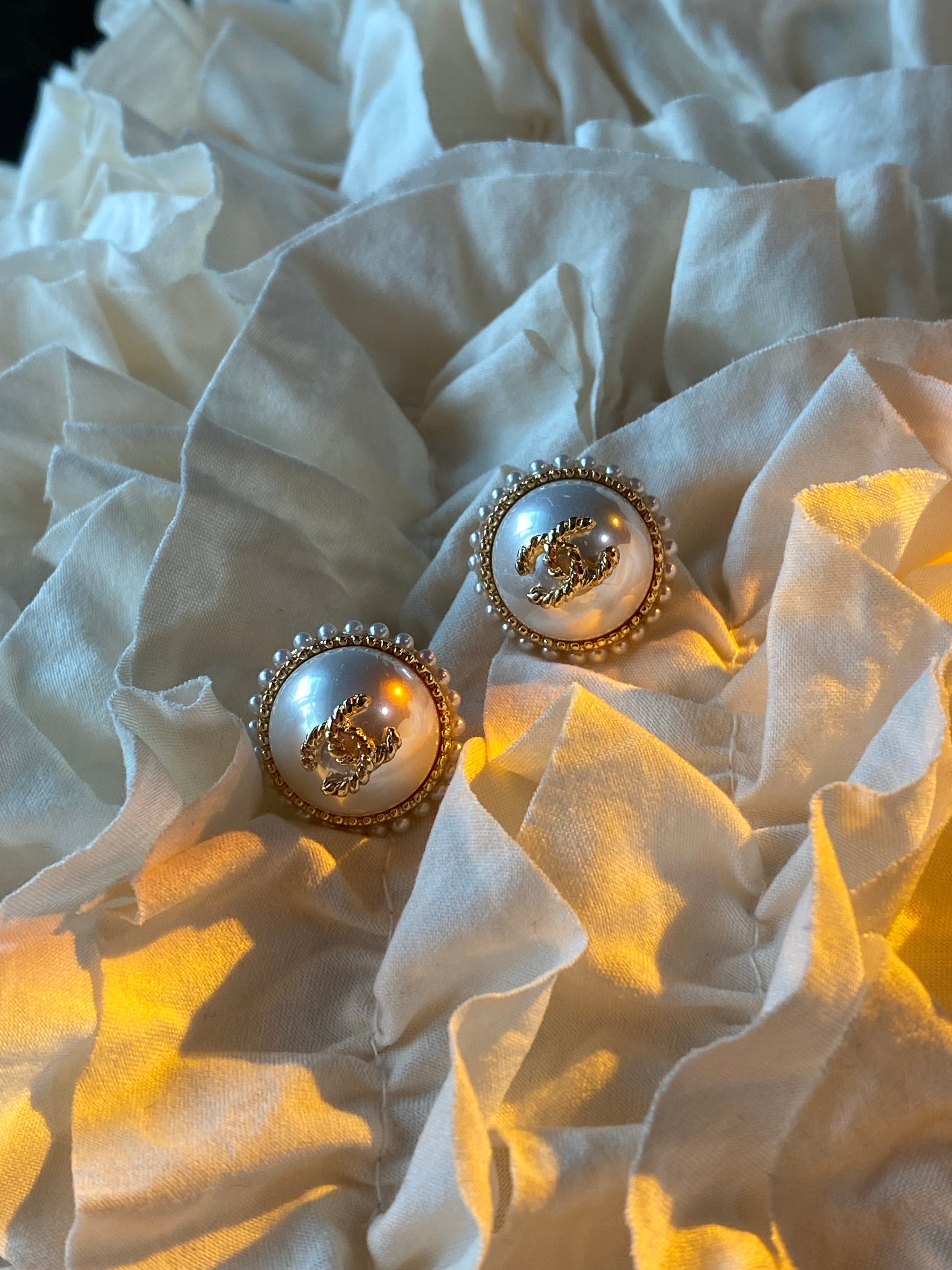 [TOP] CHANEL Stud Pearl Earrings