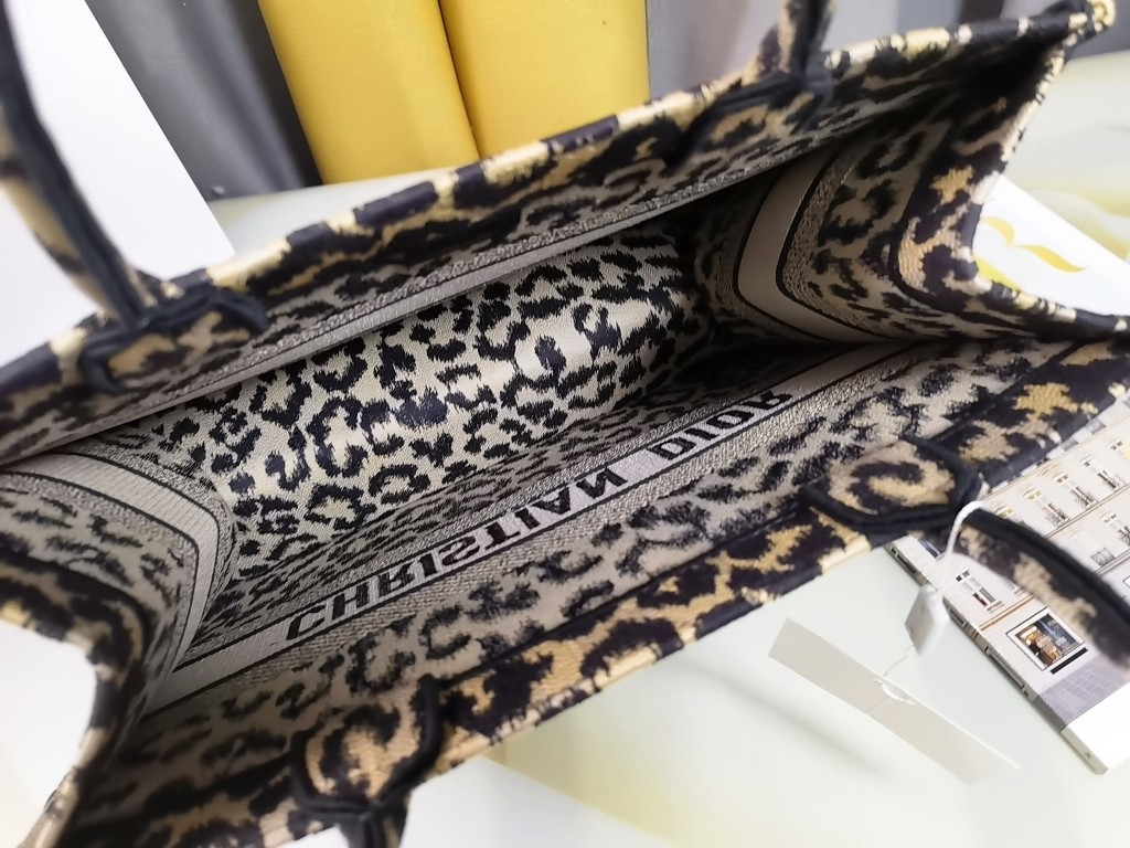 [TOP] Christian Dior Book Tote Bag - Medium  36.5CM- Leopard