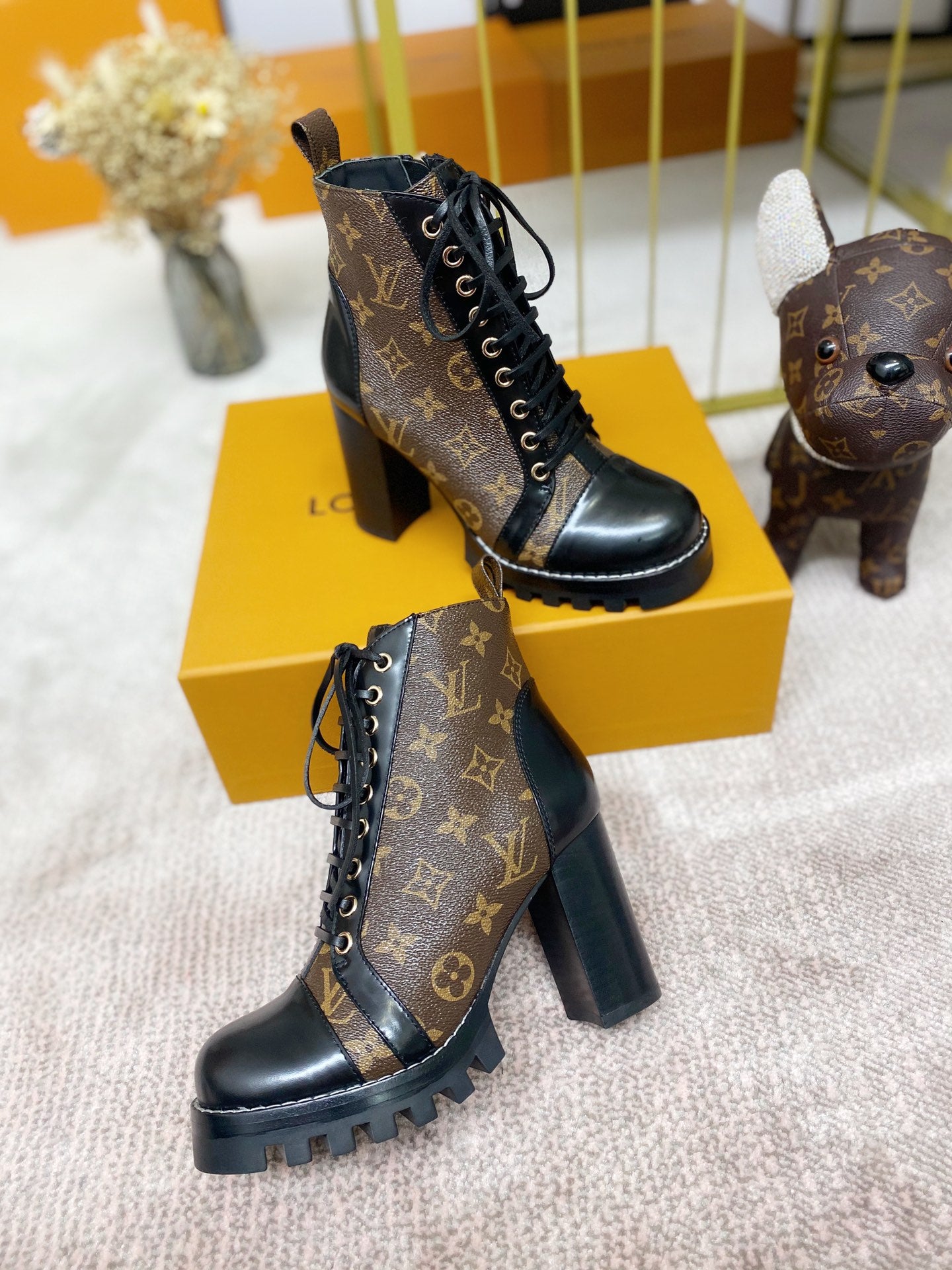 [TOP] Louis Vuitton LV L*V Women Star Trial Ankle Boots - Black