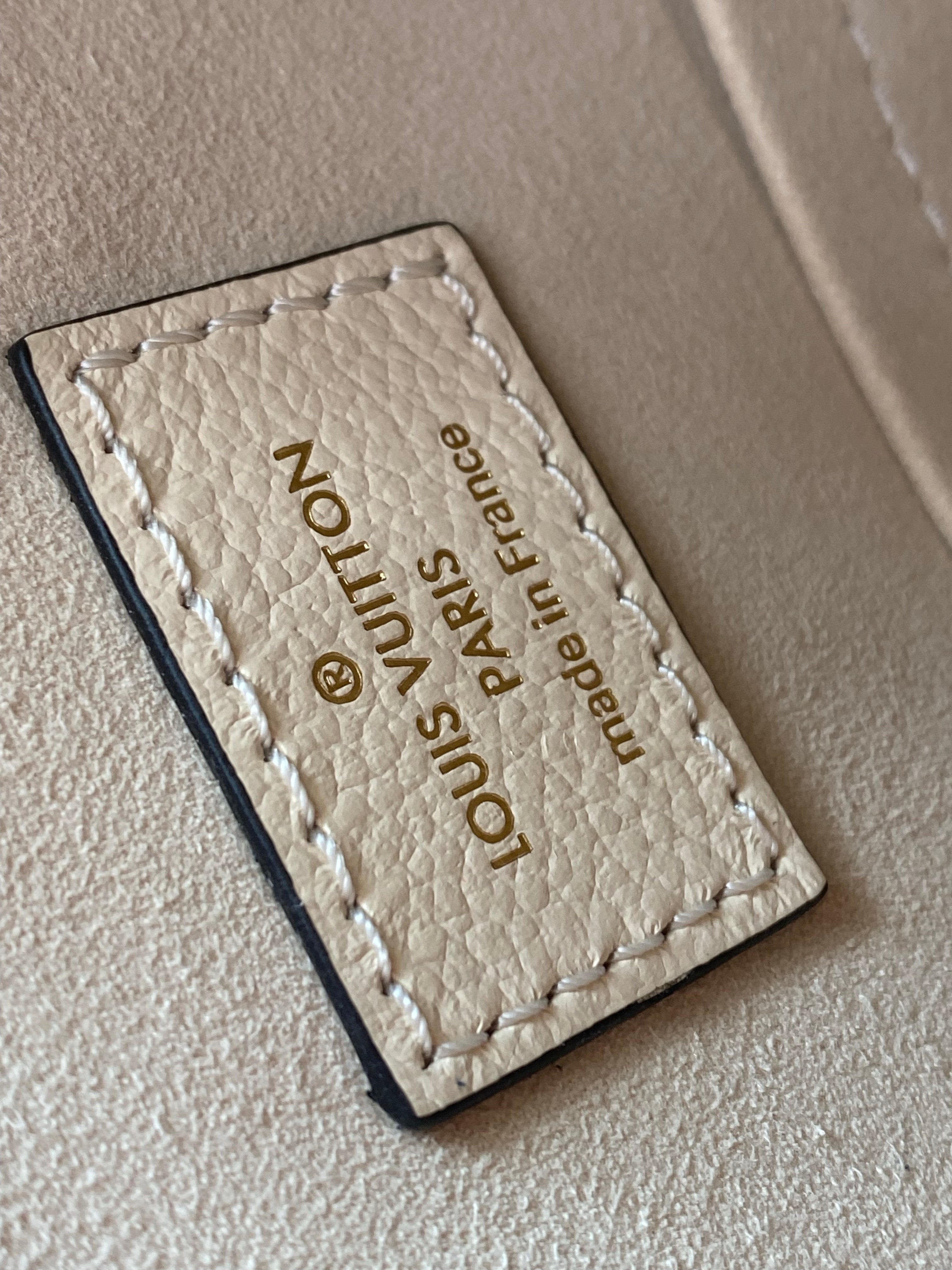 [TOP] Louis Vuitton LV Marshmallow Hobo Bag 24 x 22 x 13 cm - Vanilla Yellow