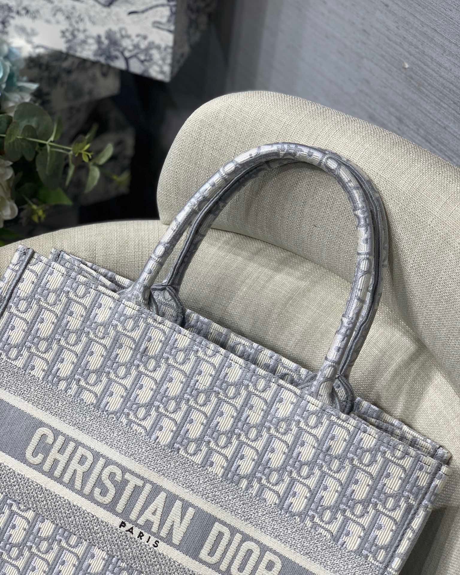 [TOP] Christian Dior Book Tote Bag Embroidered 26.5cm/36.5cm/41.5cm - Grey
