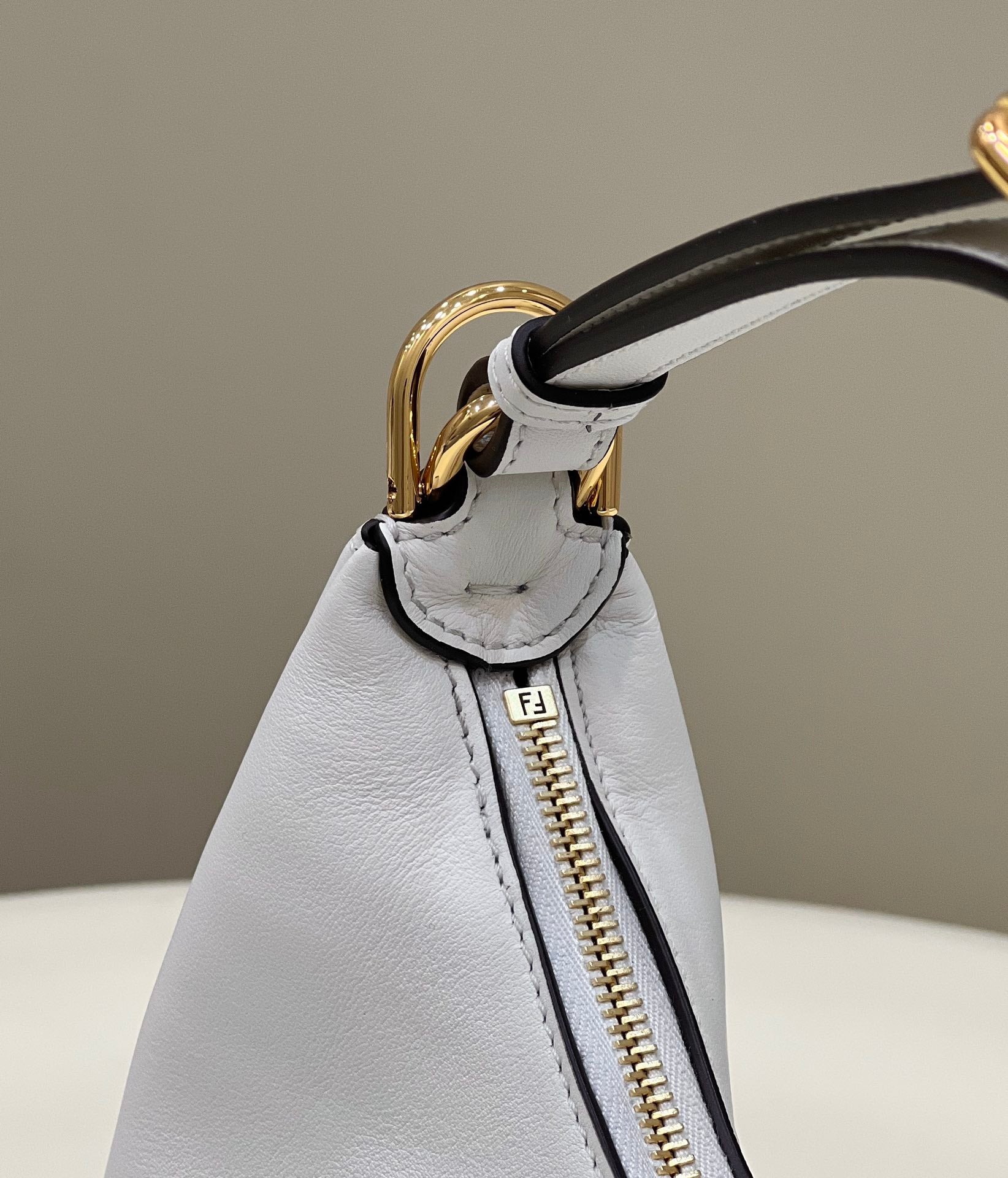 [TOP] FENDI FENDIgraphy Small Bag - White