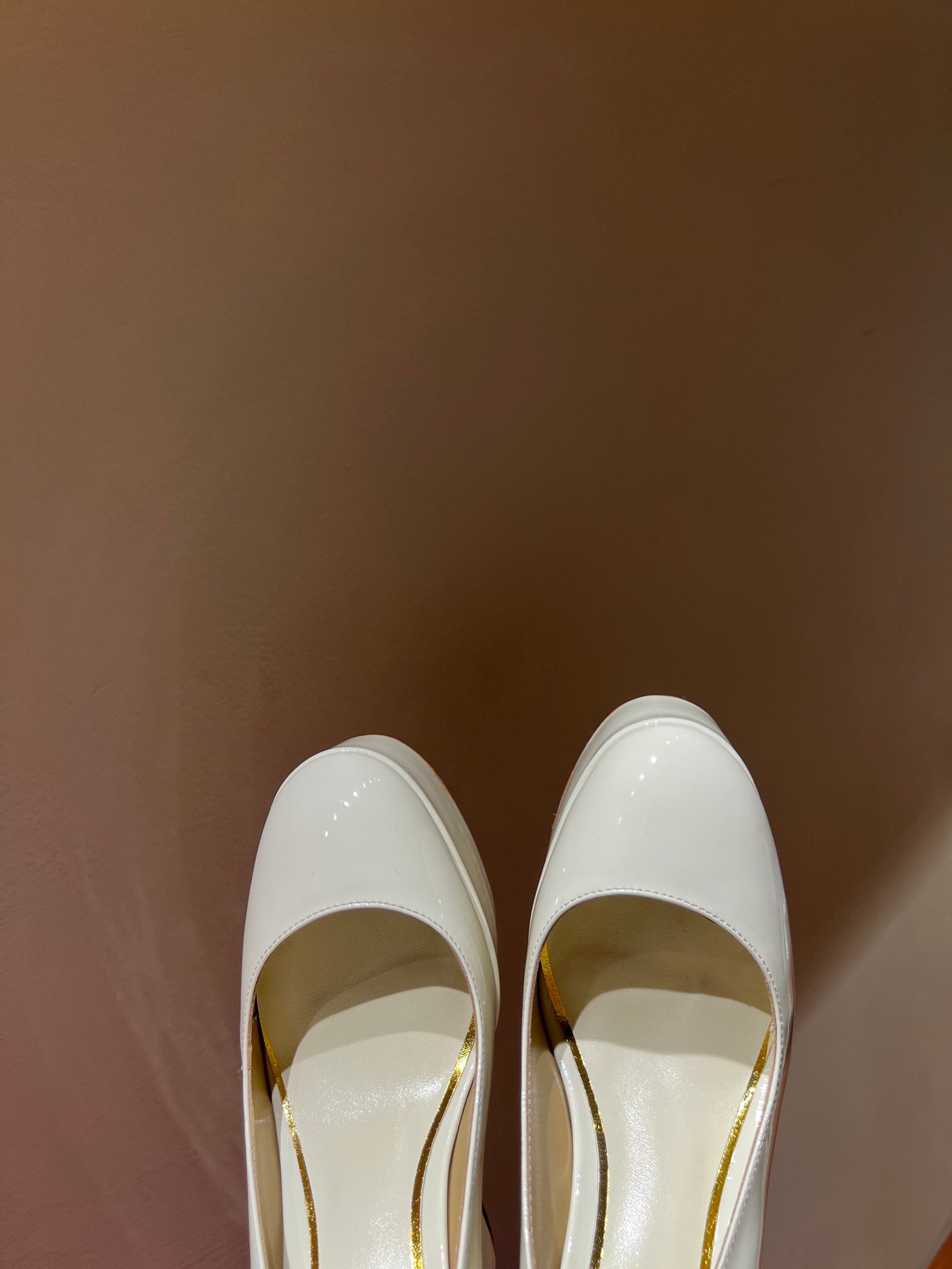 V[TOP] VALENTINO alentino Tango Patent Leather Pumps - Ivory