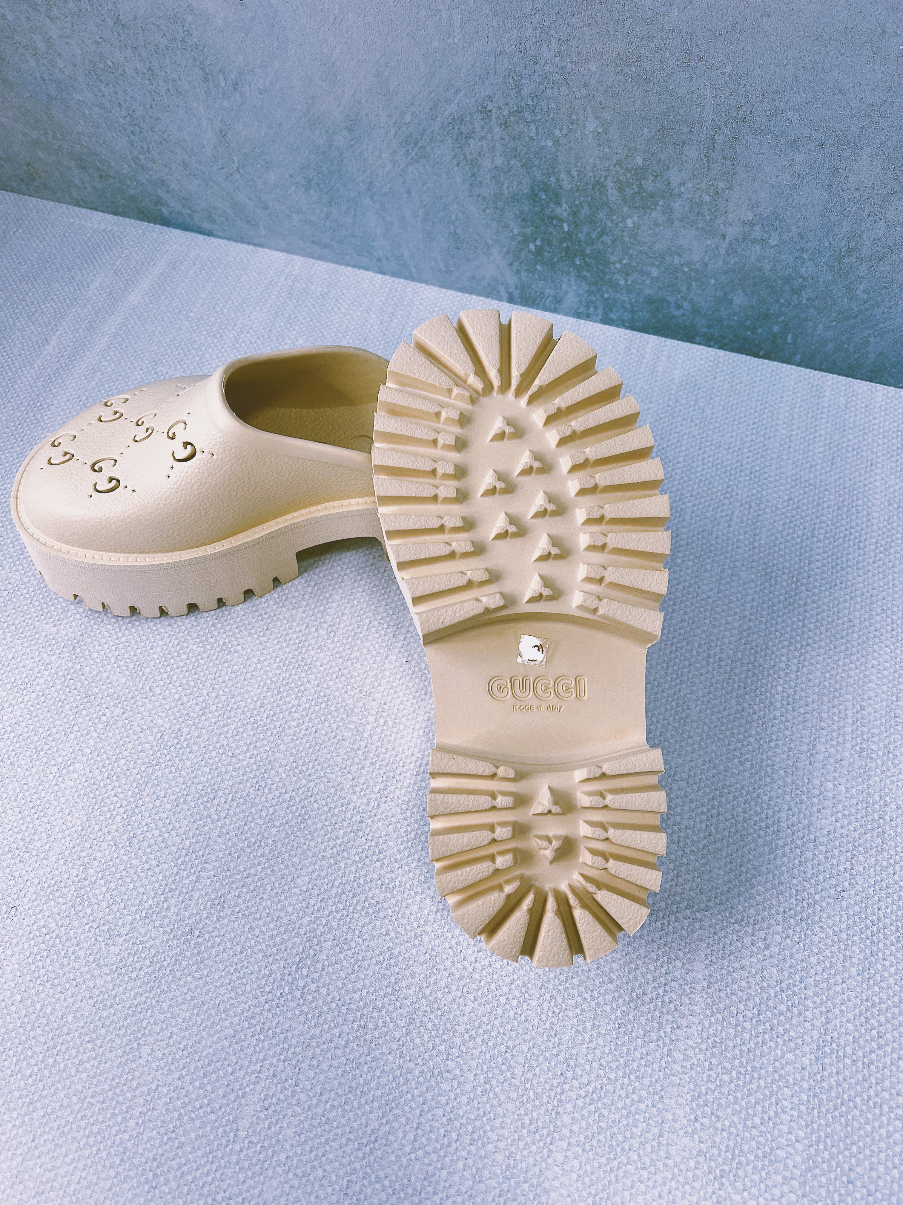 [TOP] GUCCI Perforated Platform Mules - Cream