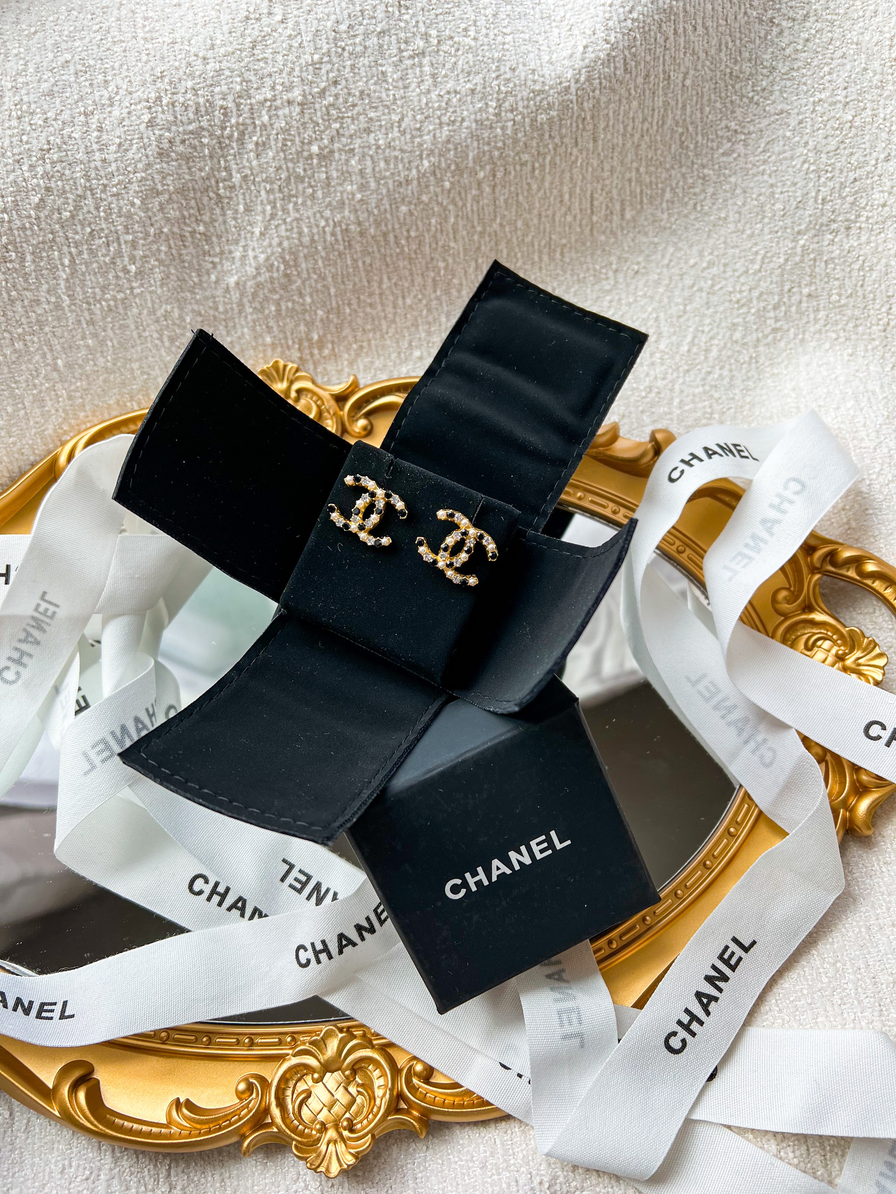 [TOP] CHANEL Stud Earrings w Black Stones