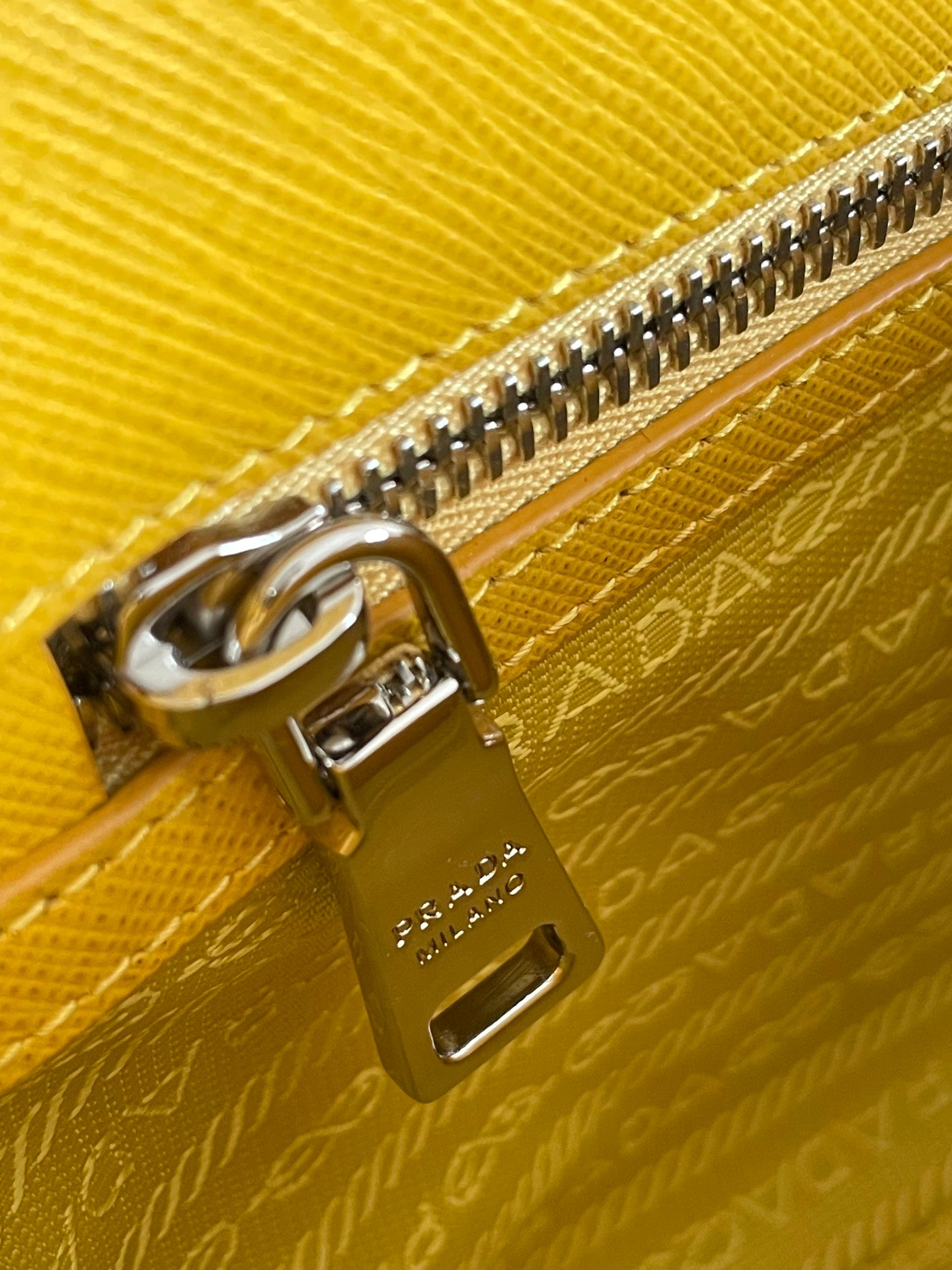 [TOP] PRADA Galleria Bag Saffiano Micro