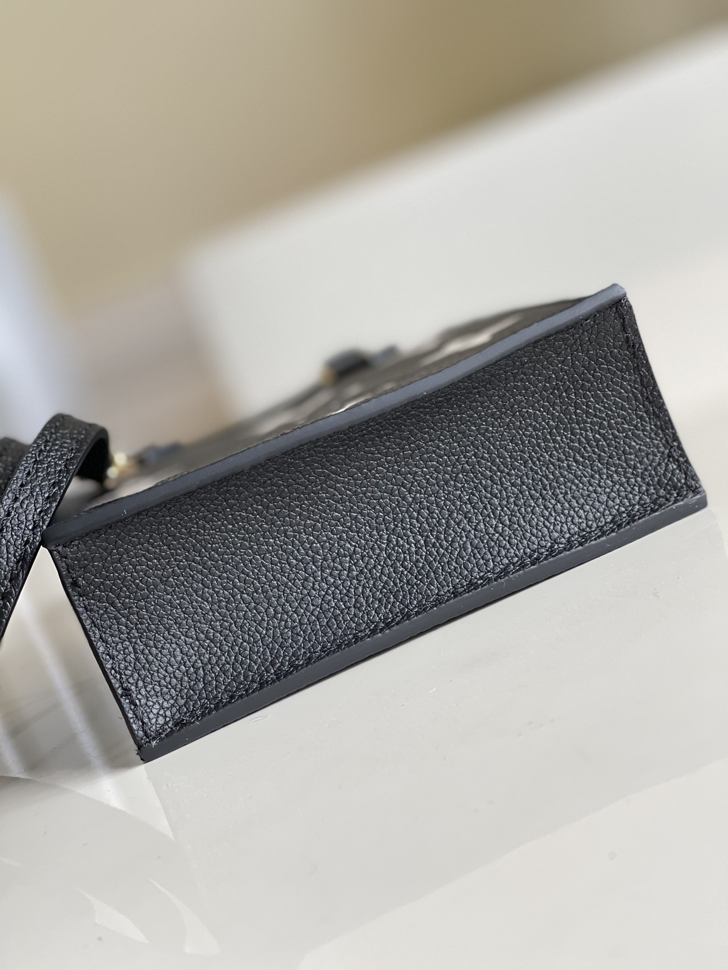 [TOP] Louis Vuitton LV Sac Plat Handbag 14 x 17 x 5cm-Black