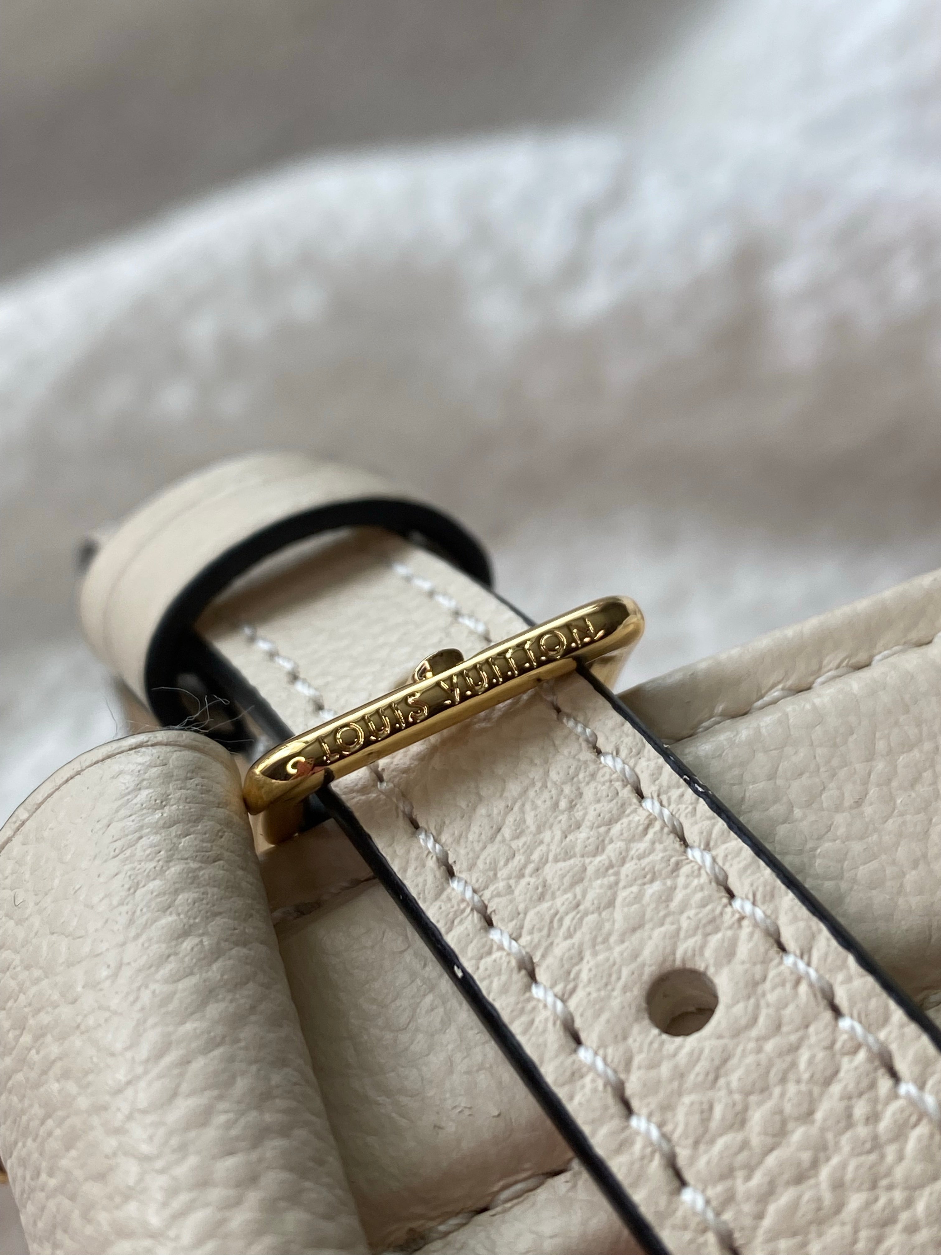 [TOP] Louis Vuitton LV Marshmallow Hobo Bag 24 x 22 x 13 cm - Vanilla Yellow