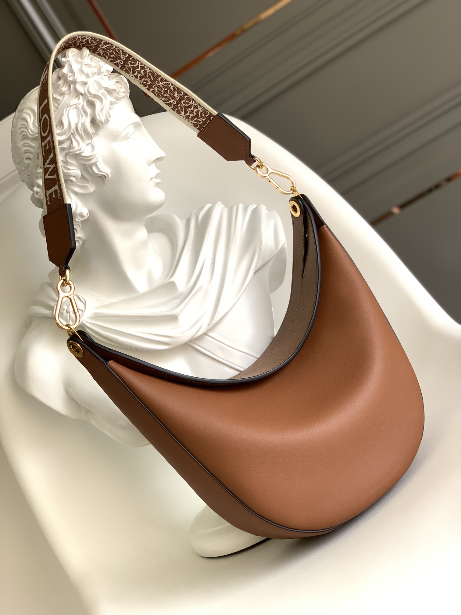 [TOP] LOEWE Calfskin Luna Bag 34*9*30cm - Brown