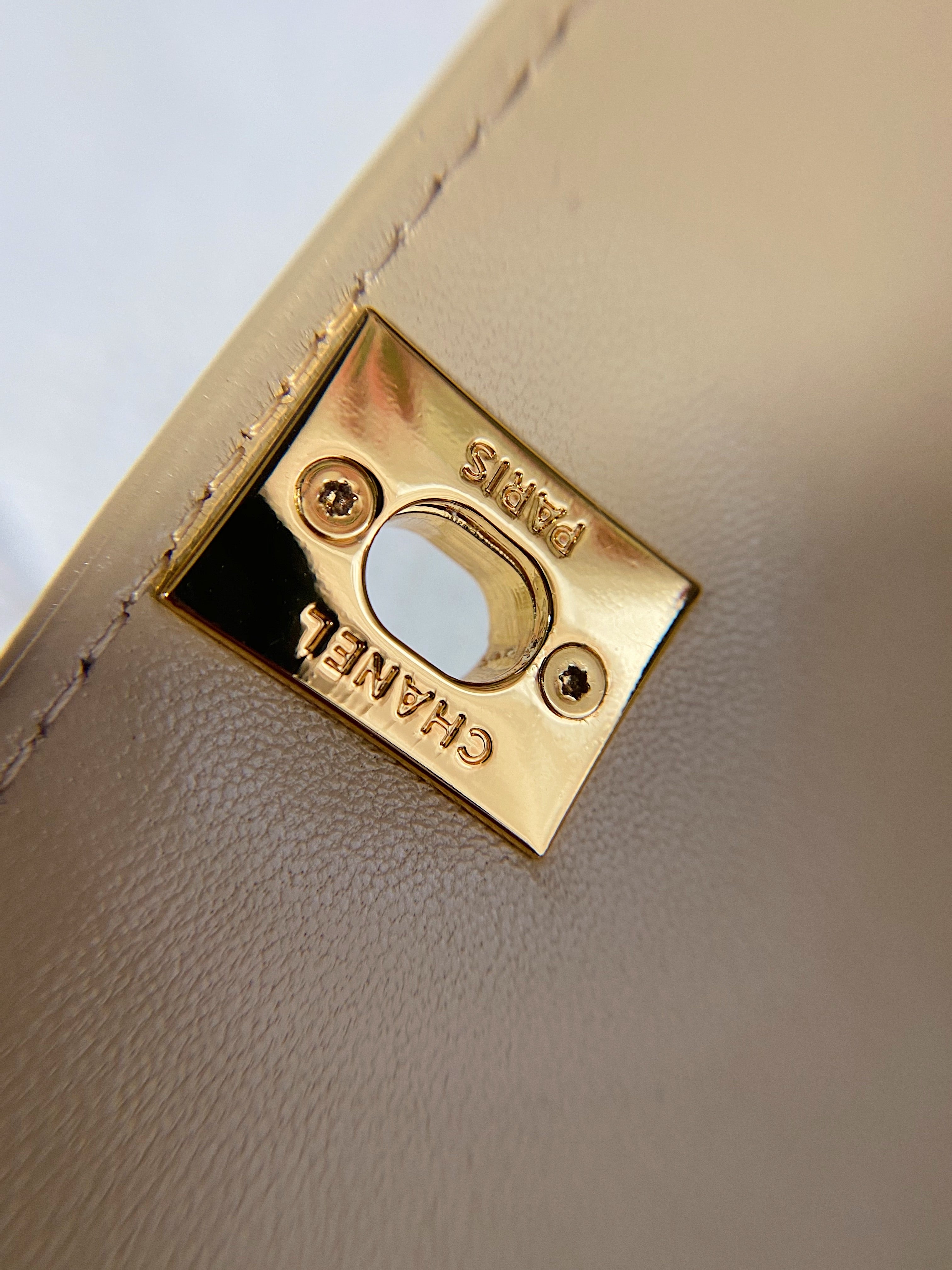 [TOP] CHANEL Diana Small Flap Bag - Beige & GHW