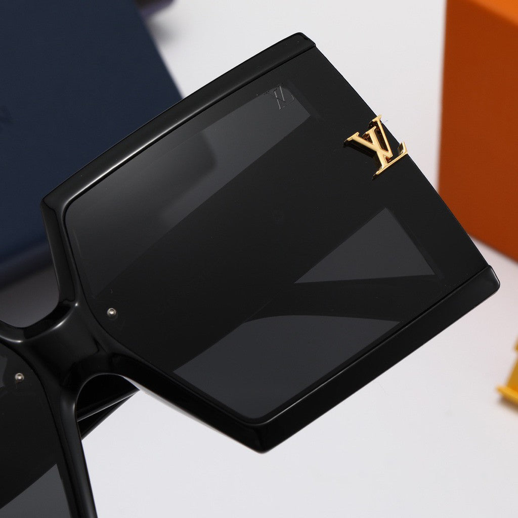 [TOP] Louis Vuitton LV L*V Big Square Sunglasses - Black