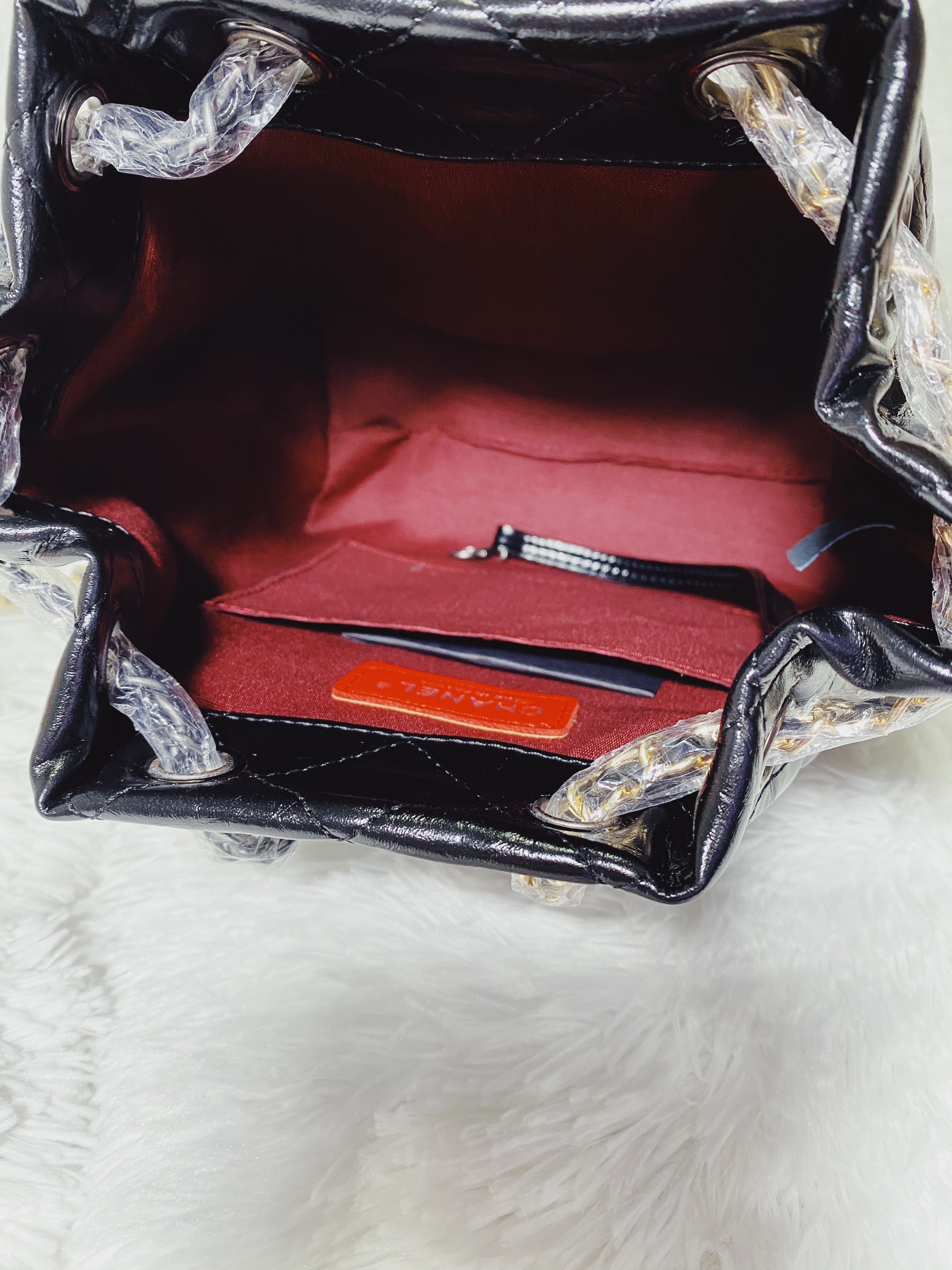 [TOP] CHANEL Quilted Bucket Backpack - BLACK