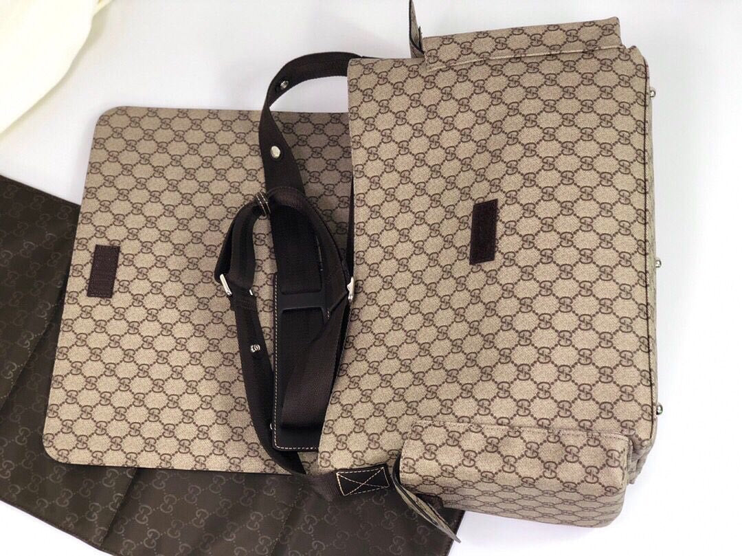 [TOP] GUCCI Supreme Diaper Bag
