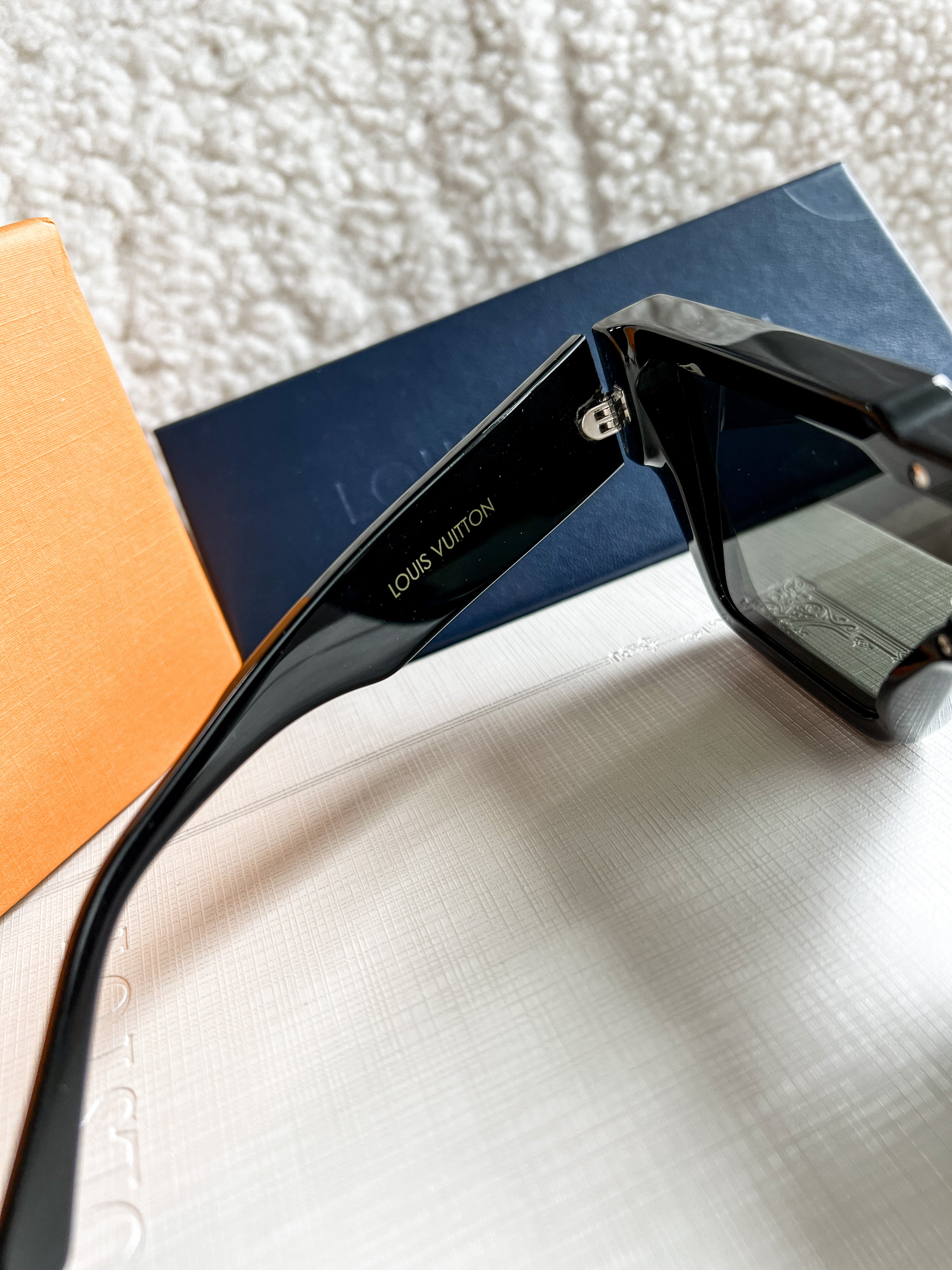 [TOP] Louis Vuitton LV L*V Cyclone Sunglasses -  Black