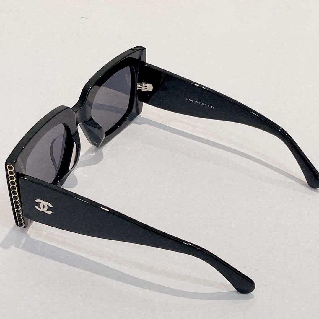 [TOP] CHANEL Sunglasses - Black