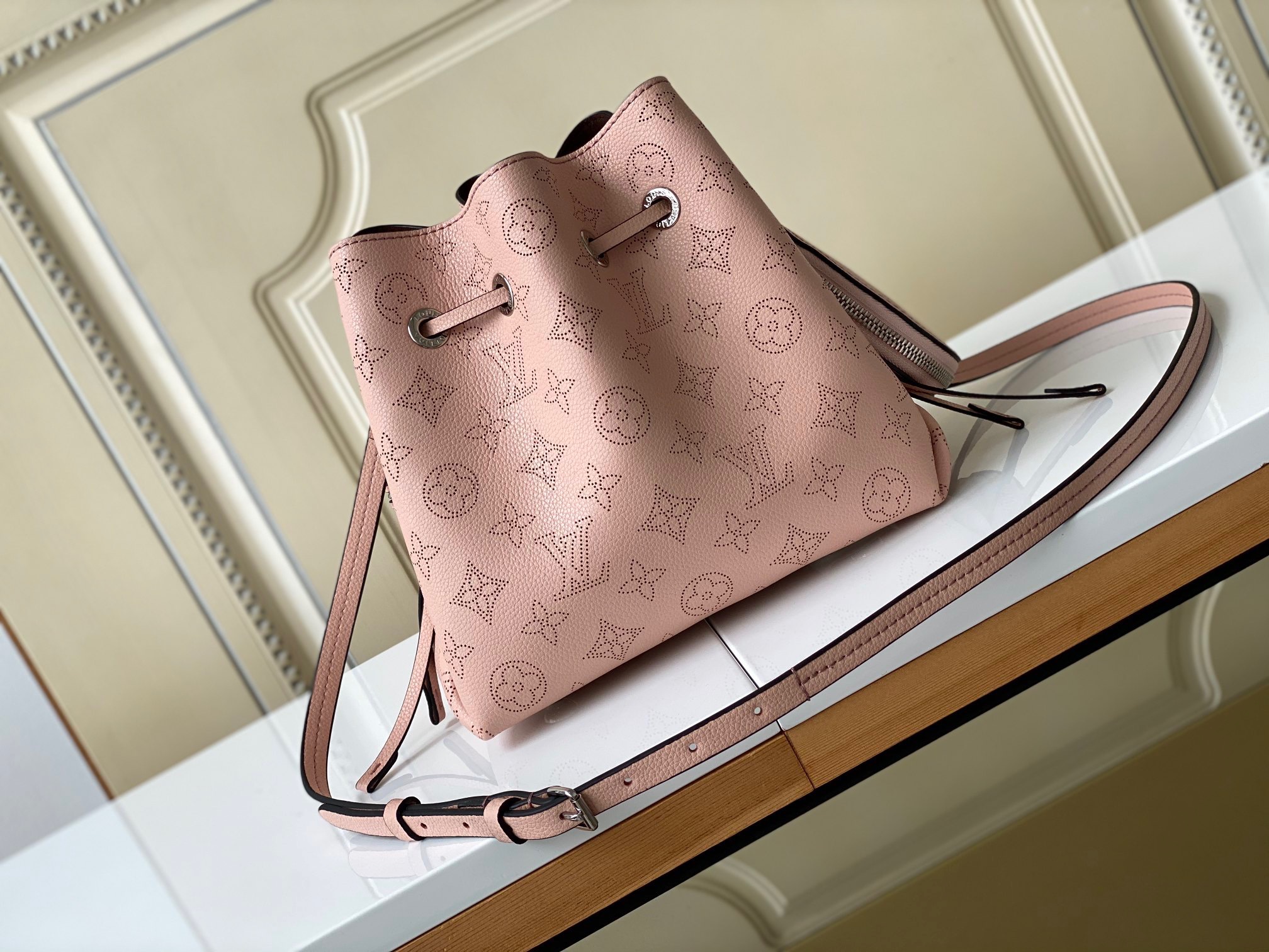 [TOP] Louis Vuitton LV  Mahina Bella Bag 22x19x14cm- Pink