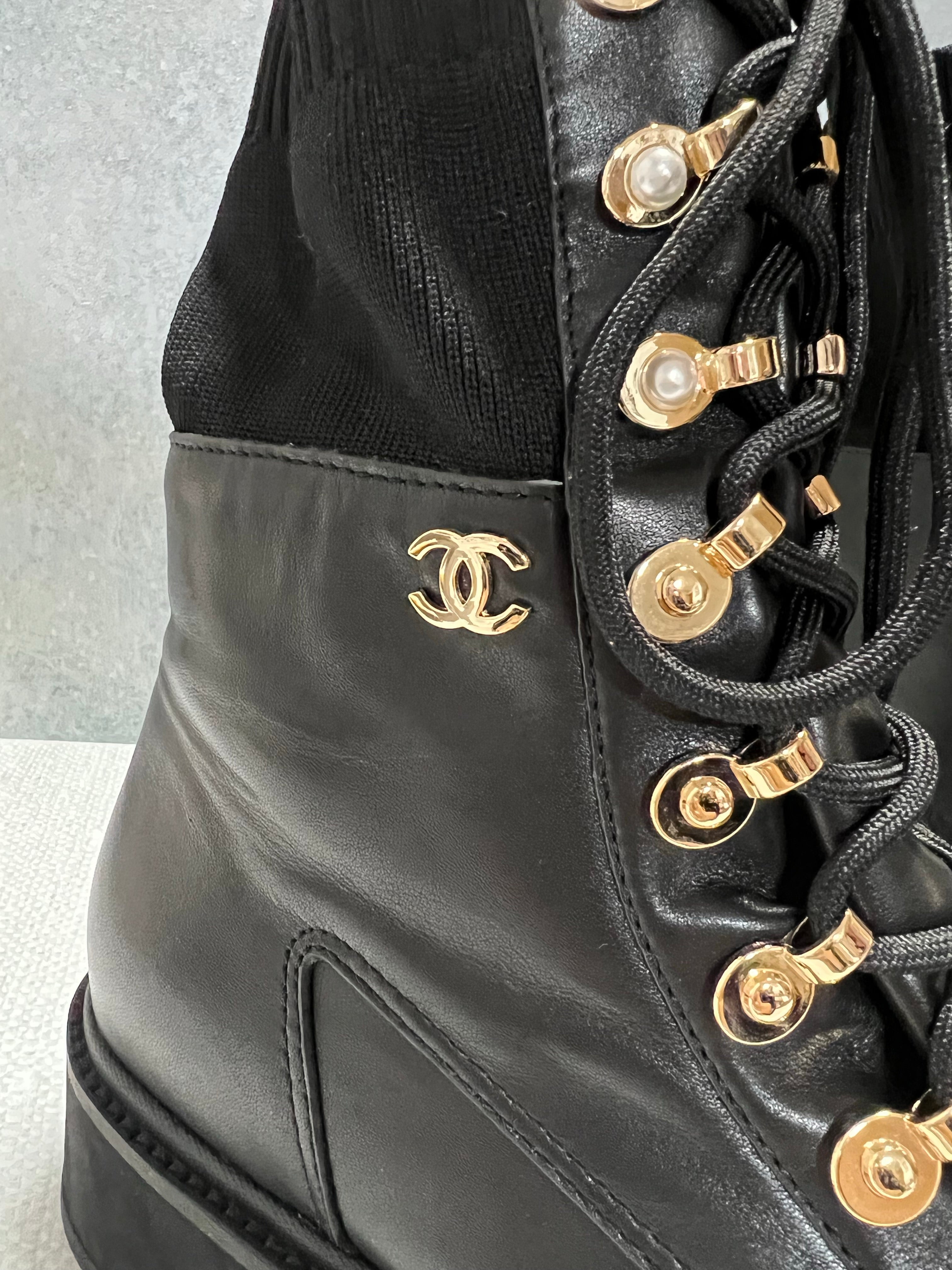 [TOP] CHANEL Icon Plain Toe Round Lace Up Casual Boots - Black