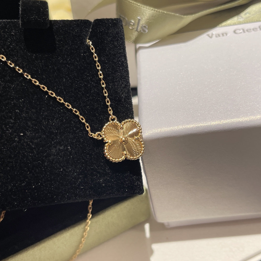 [TOP] Van Cleef & Arpels VCA Single Motif Albraham Necklace - Gold