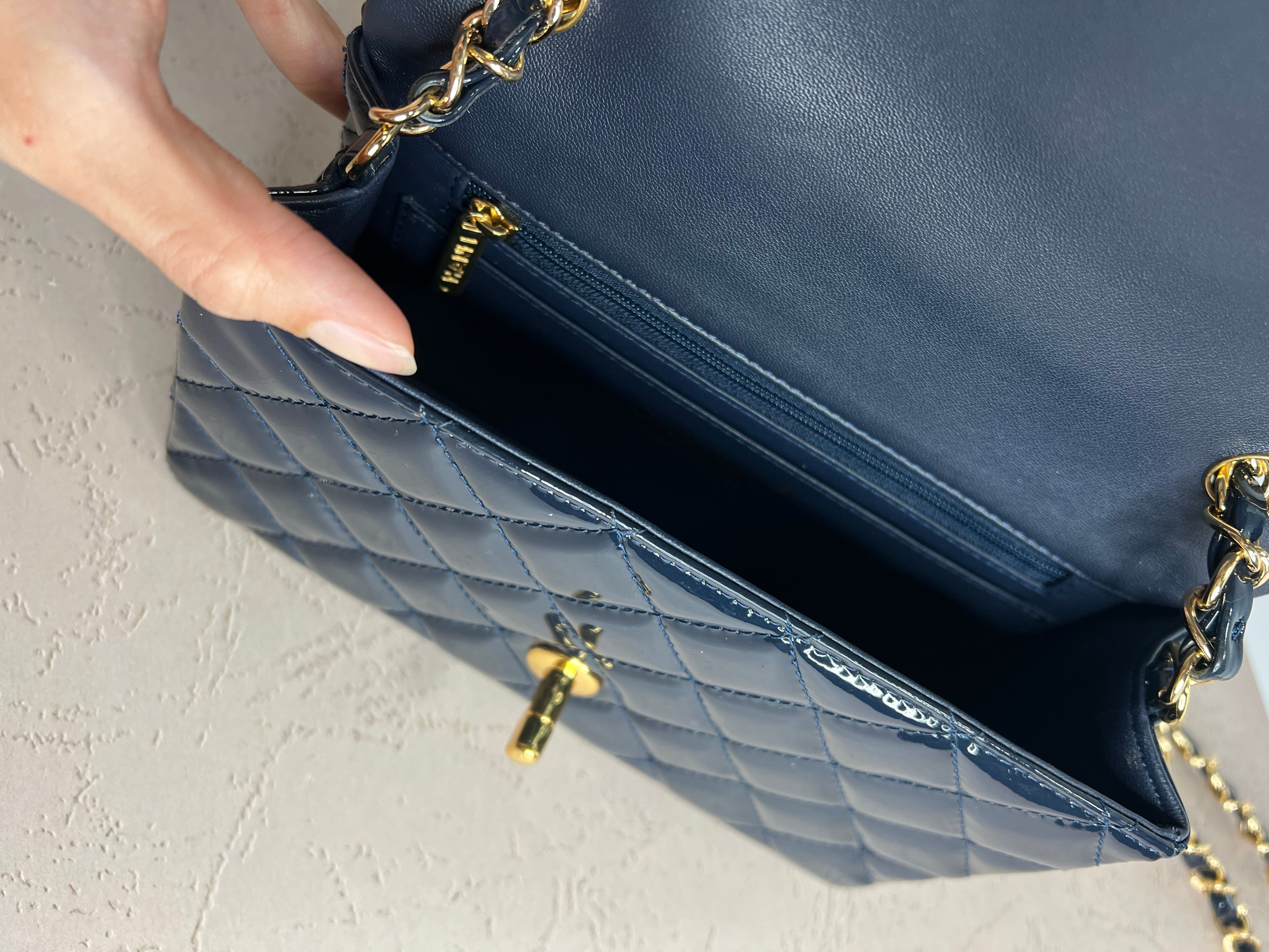 [TOP] CHANEL Classic Flab Bag Patent Leather New Mini 20cm - Dark Blue