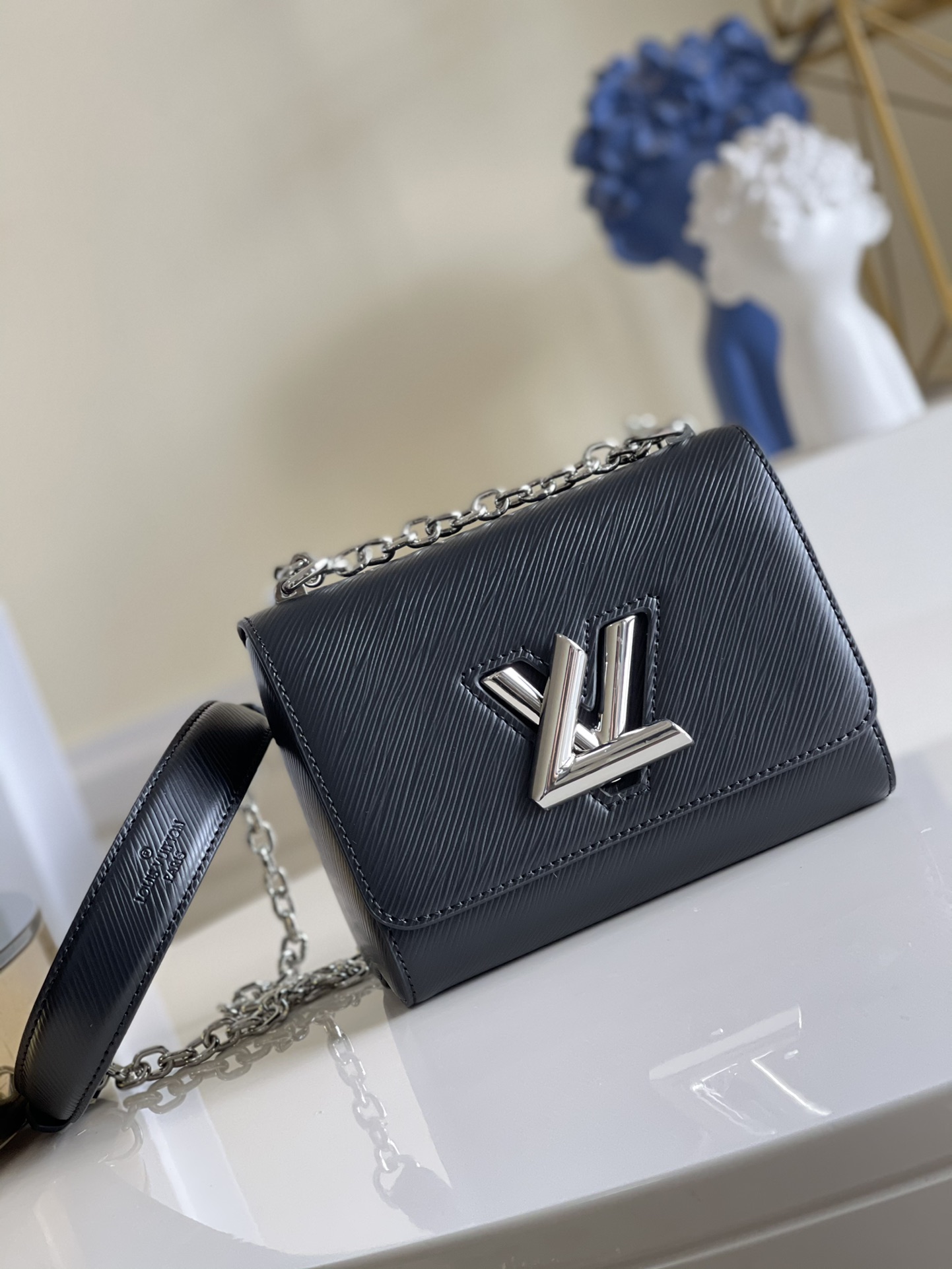 [TOP] Louis Vuitton LV Mini LV Epi Twist Bag 18x15x9cm- Black