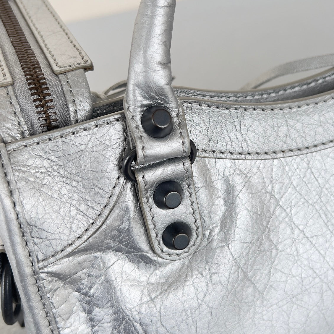 [TOP] BALENCIAGA Small City Bag - Silver w Black Hardware