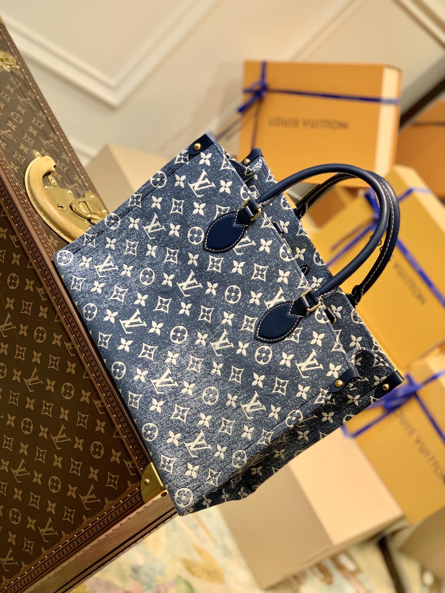 [TOP] Louis Vuitton LV On The Go Monogram Denim MM 35x27x14cm-Blue