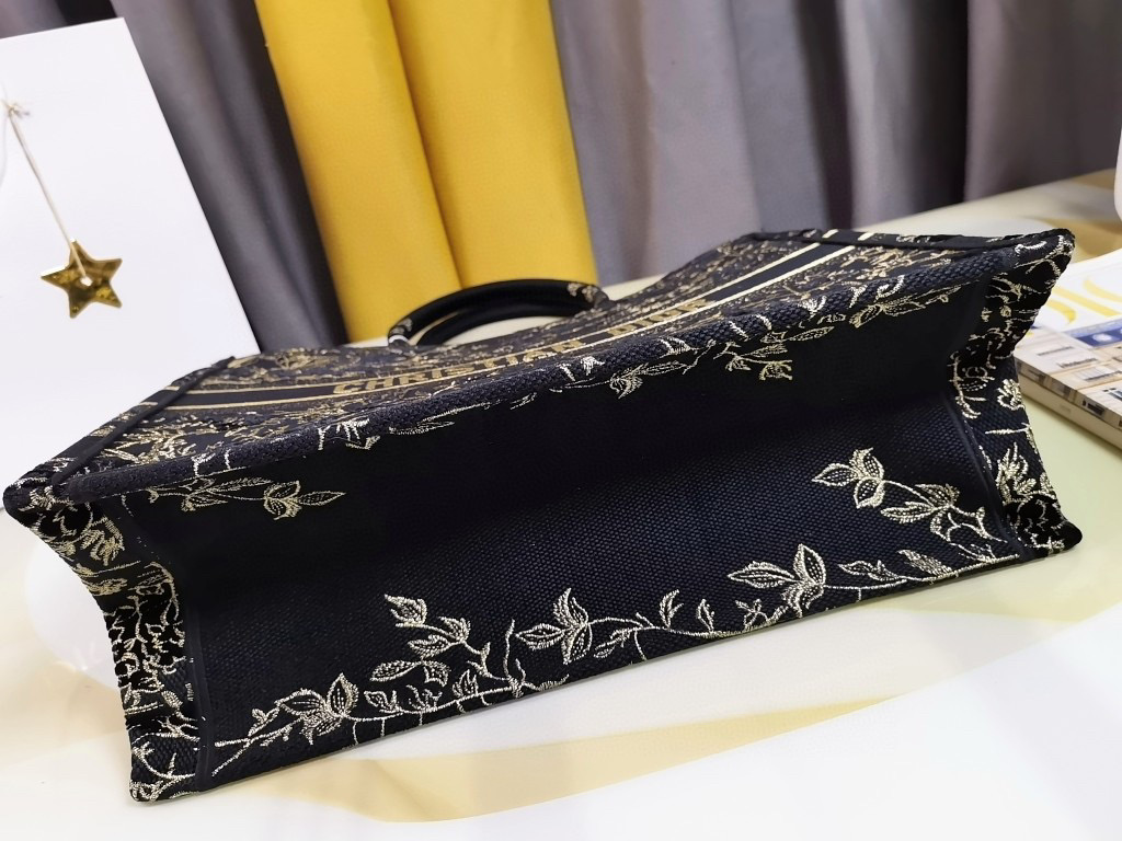 [TOP] Christian Dior Book Tote Christian Dior Jardin D'Hiver Embroidered Lagre 42cm - Black & Gold Thread