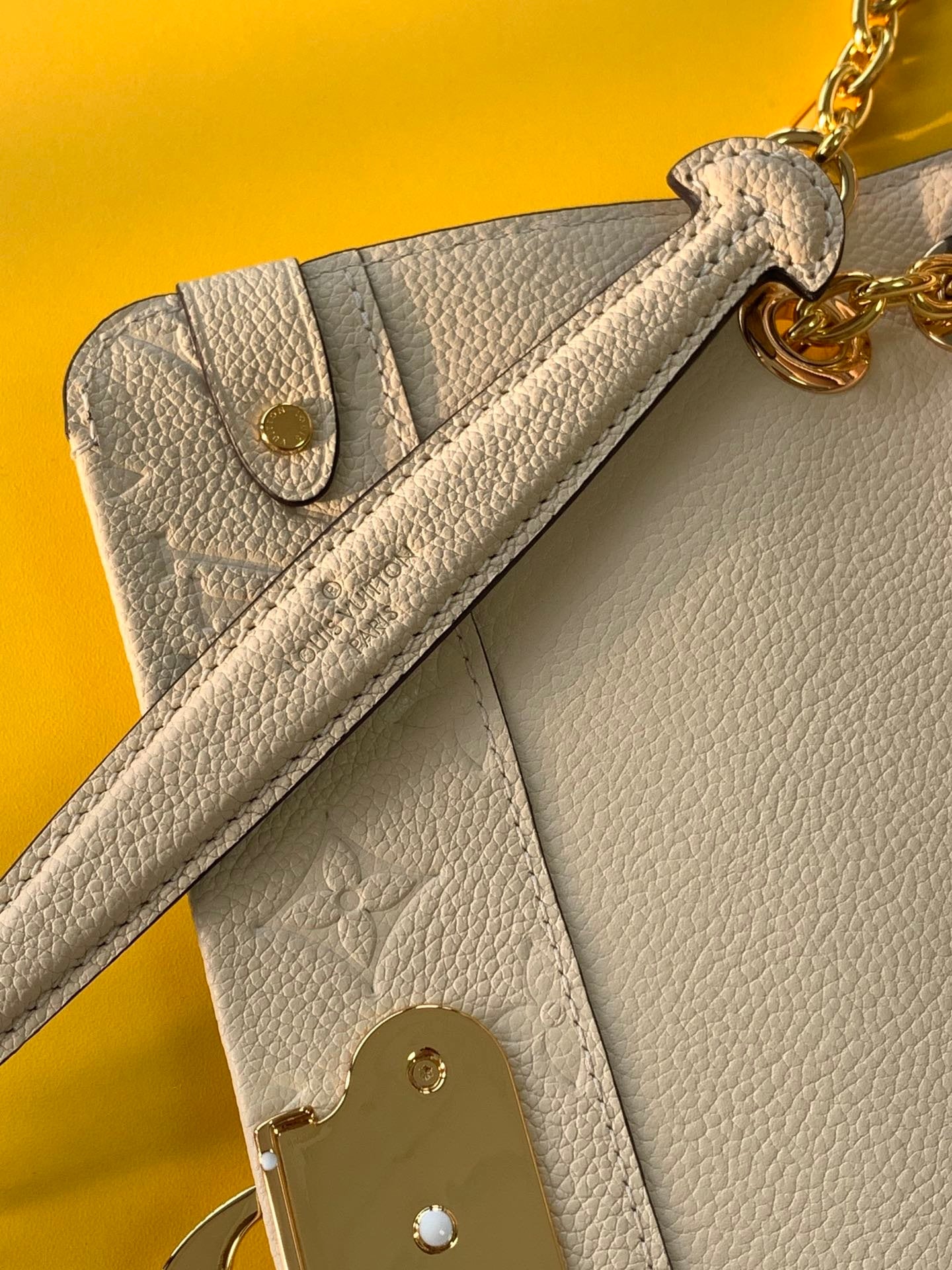 [TOP] Louis Vuitton LV  Vavin BB MM 25.0 x 17.0 x 9.5 cm - Cream White