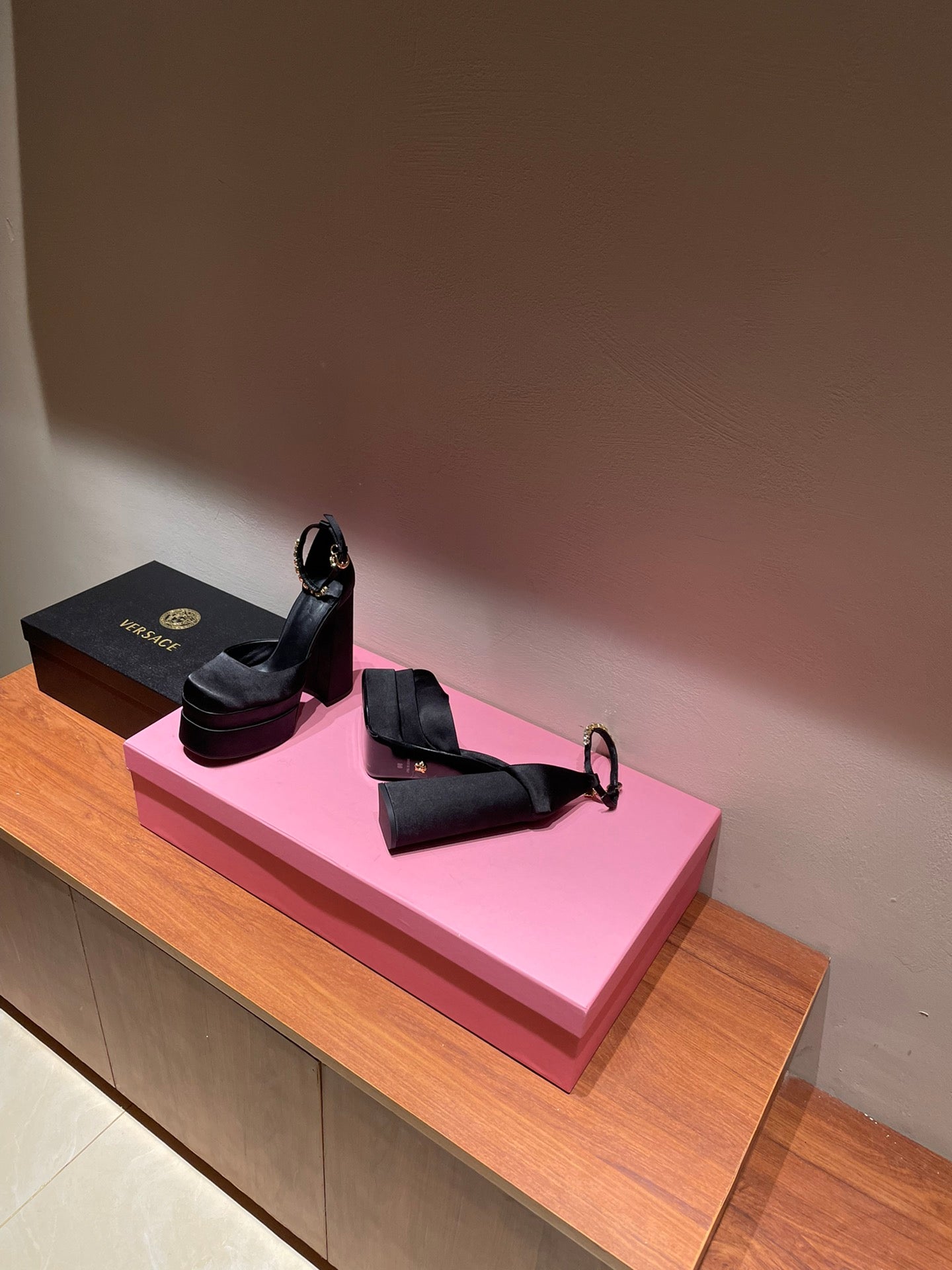 [TOP] VERSACE Platform High Heels in Silk - Black