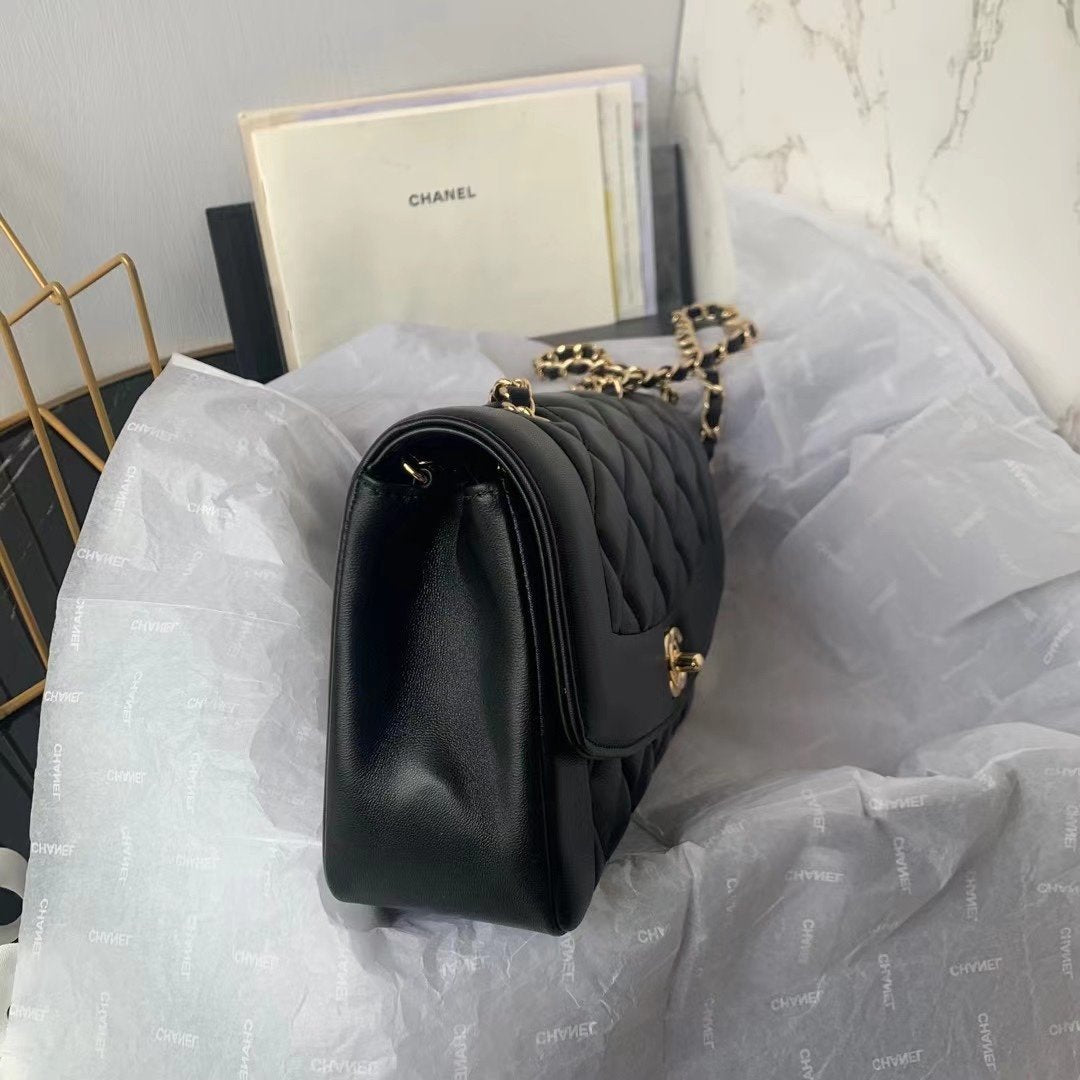 [TOP] CHANEL Diana Small Flap Bag - Black & GHW