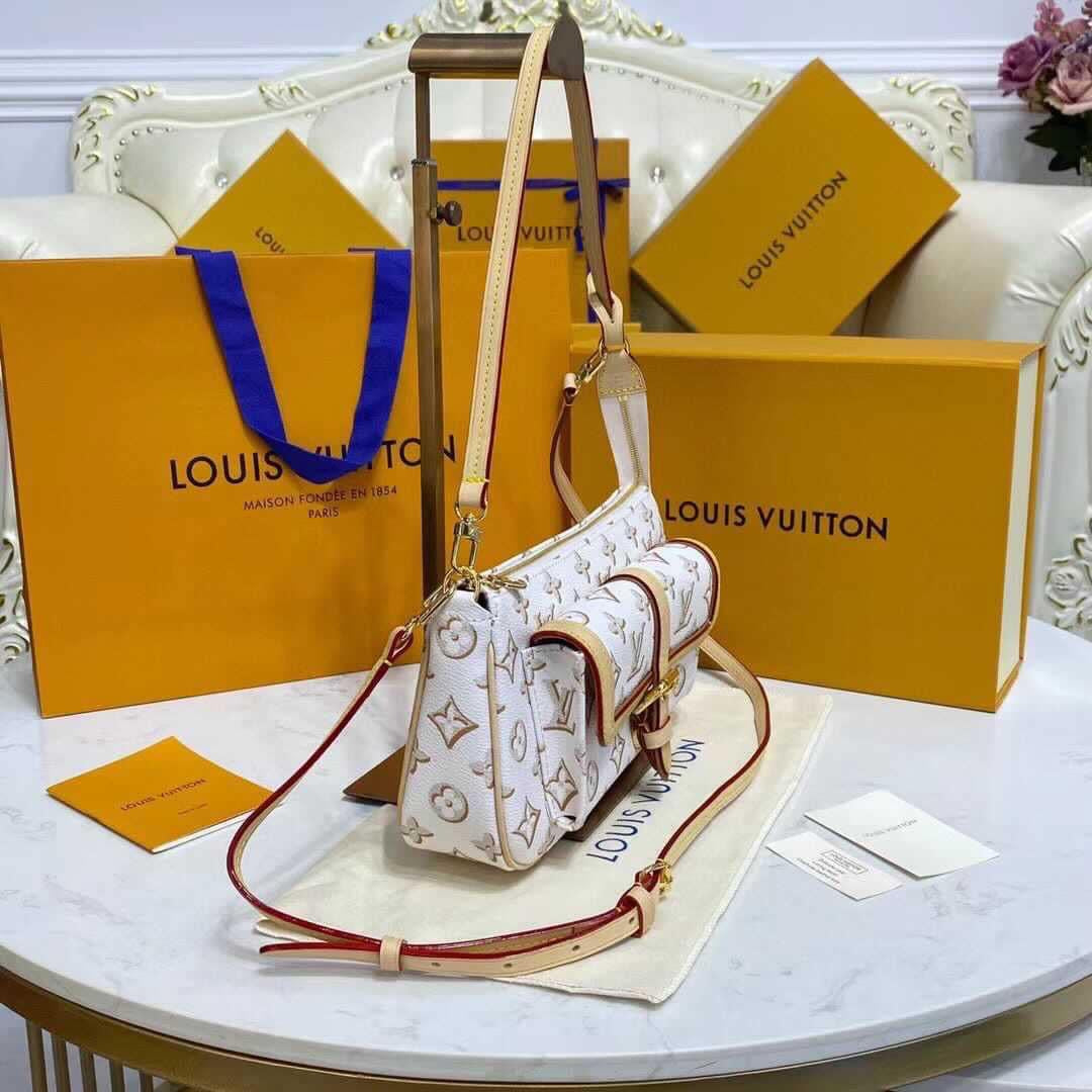 [TOP] Louis Vuitton LV L*V Maxi Multi Pochette Accessories 21X12X3cm- White