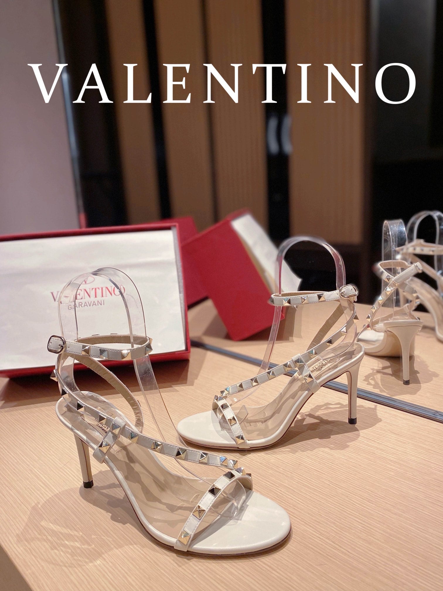 [TOP] VALENTINO  Rockstud Asymmetrical Slingback Sandals - White