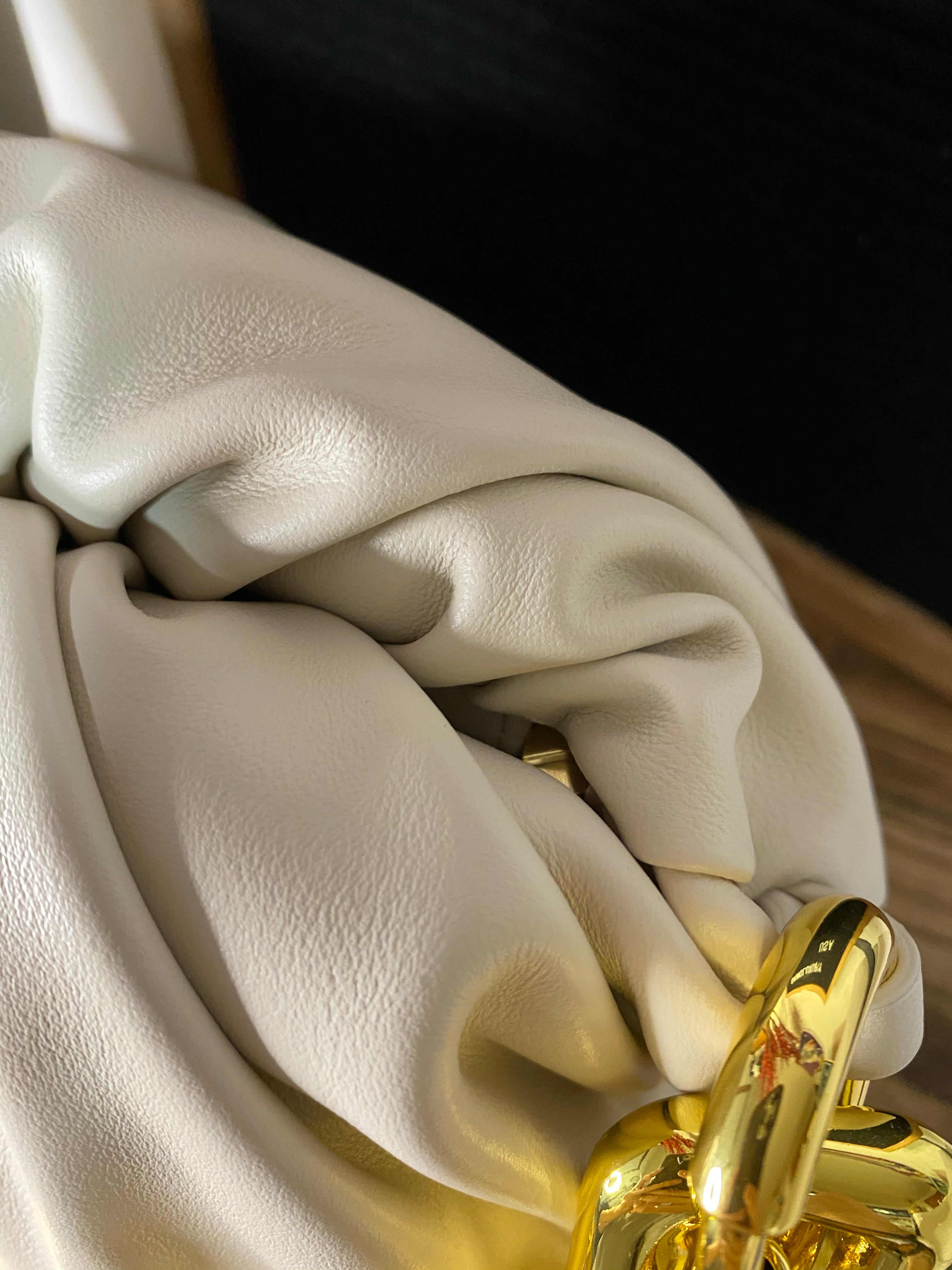 [TOP] Bottega Veneta BV  Chain Pouch  - Plaster