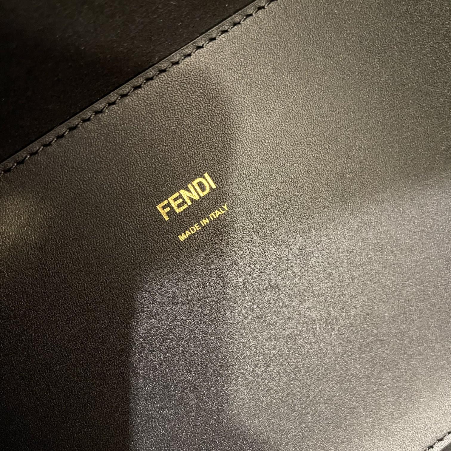 [TOP] FENDI Medium Sunshine Tote - Black