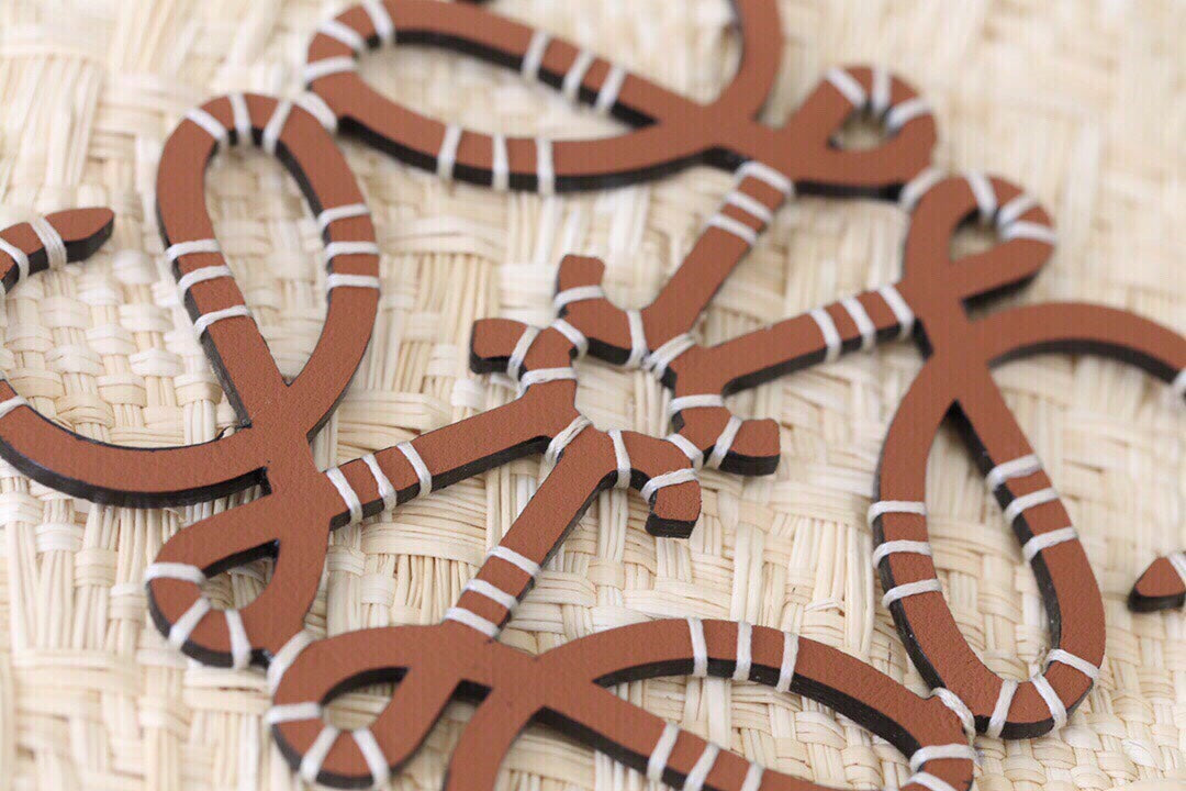 [TOP] LOEWE Anagram Basket Bag in Iraca Palm and Calfskin - Beige and Tan