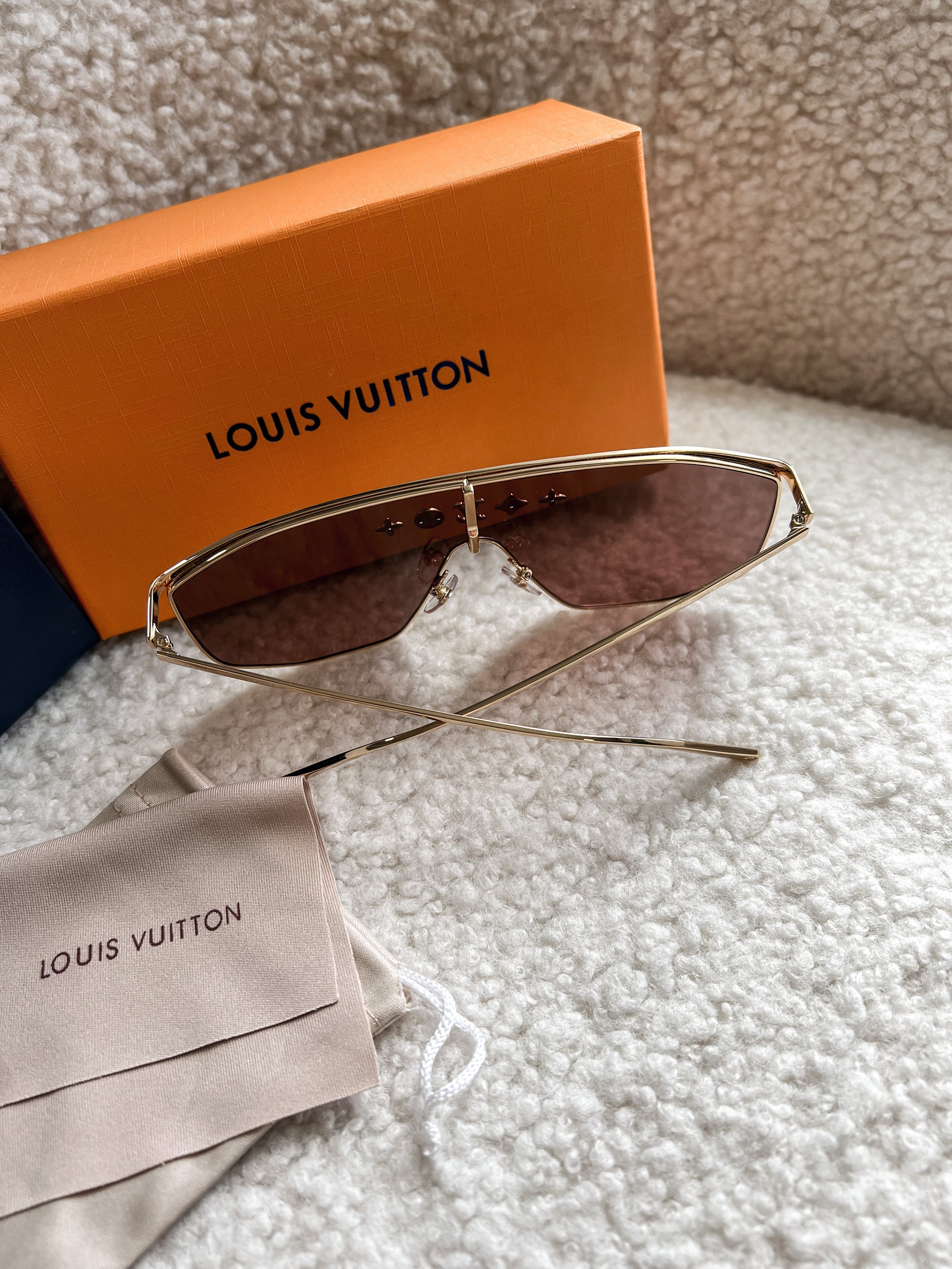 [TOP] Louis Vuitton LV L*V Golden Mask Sunglasses Gold Metal