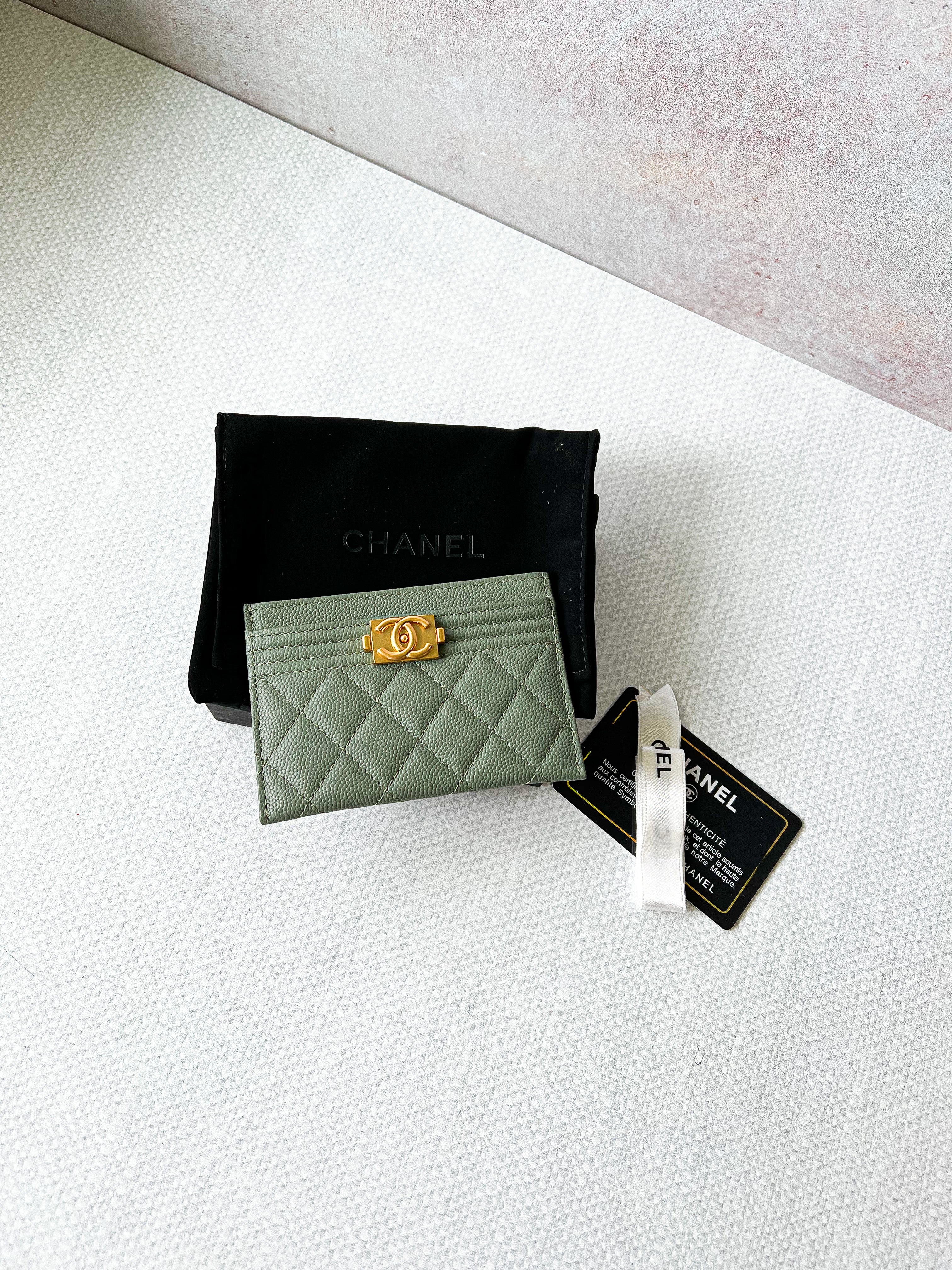 [TOP] CHANEL Le Boy Card Holder - Green